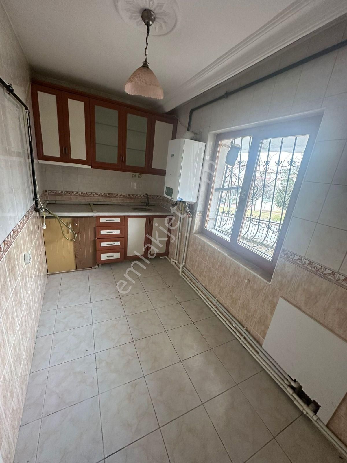 Beşikkaya'da Cadde Üzerinde 2+1 Satılık Fırsat Daire !! - Görsel 8