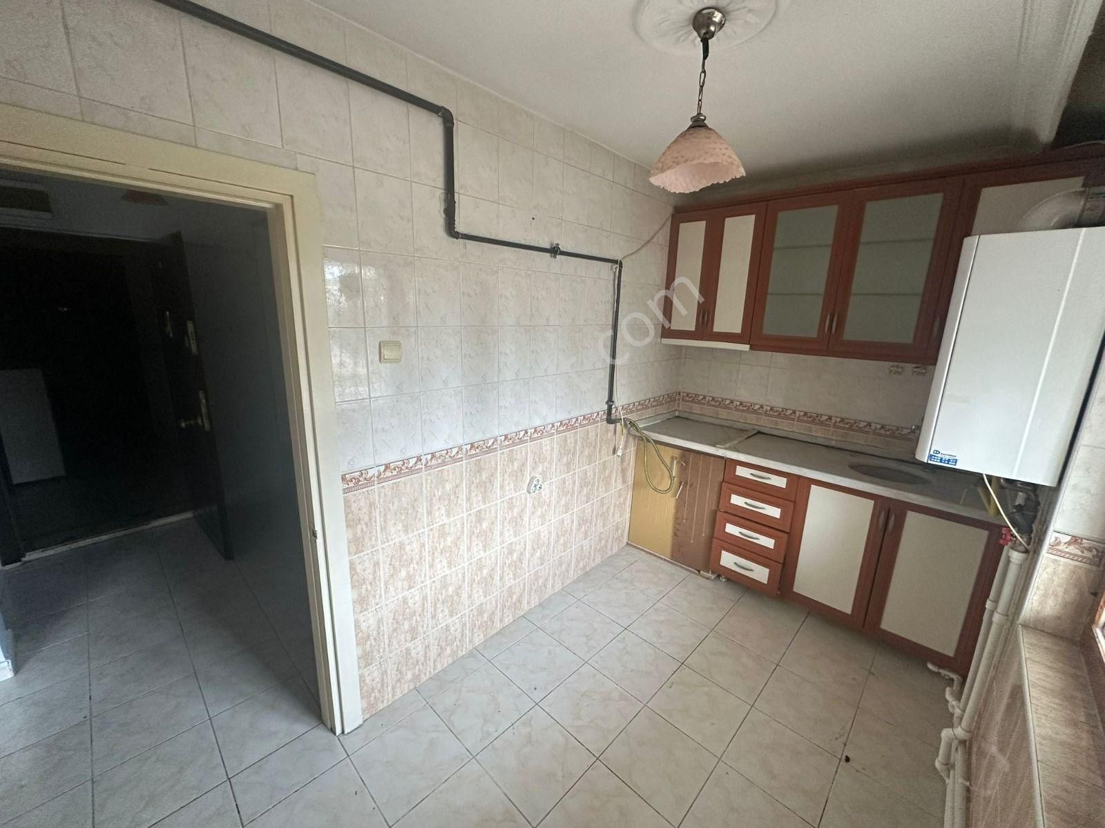 Beşikkaya'da Cadde Üzerinde 2+1 Satılık Fırsat Daire !! - Görsel 7