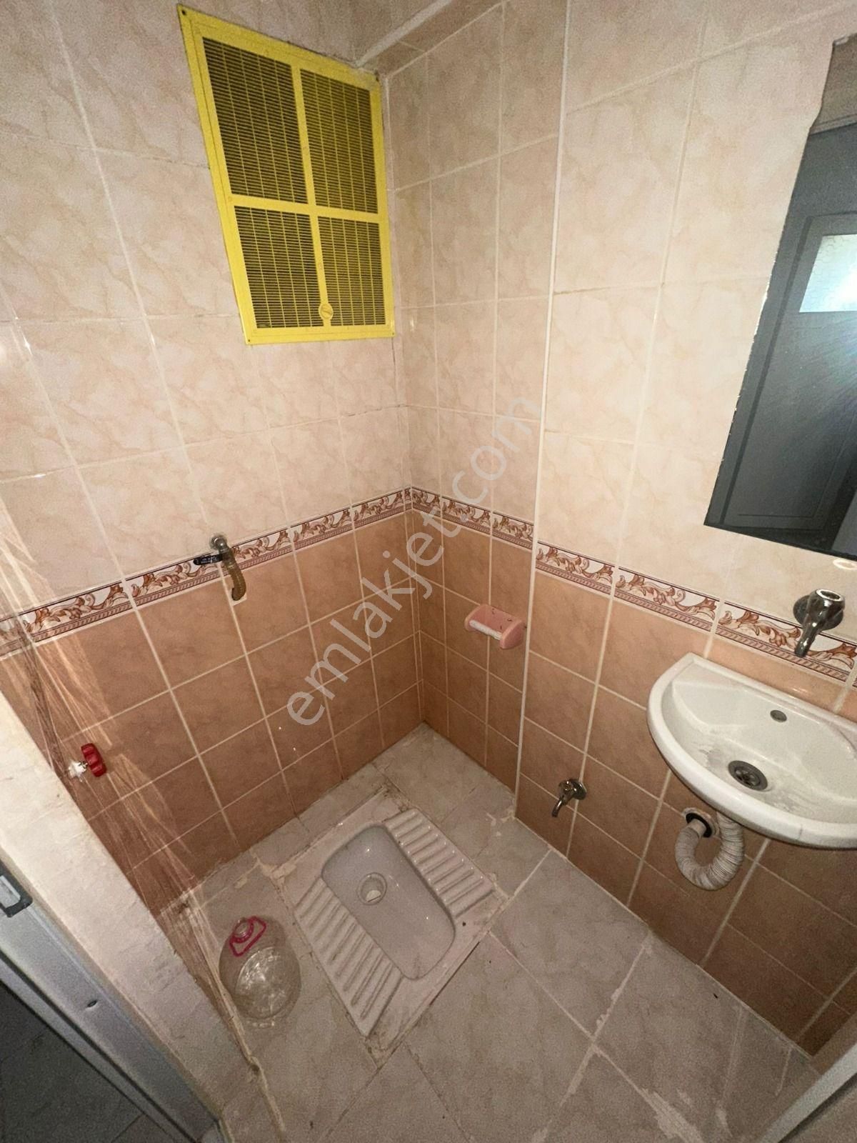 Beşikkaya'da Cadde Üzerinde 2+1 Satılık Fırsat Daire !! - Görsel 17