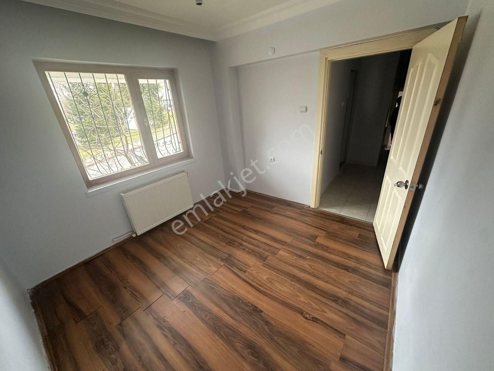 Beşikkaya'da Cadde Üzerinde 2+1 Satılık Fırsat Daire !! - Görsel 5