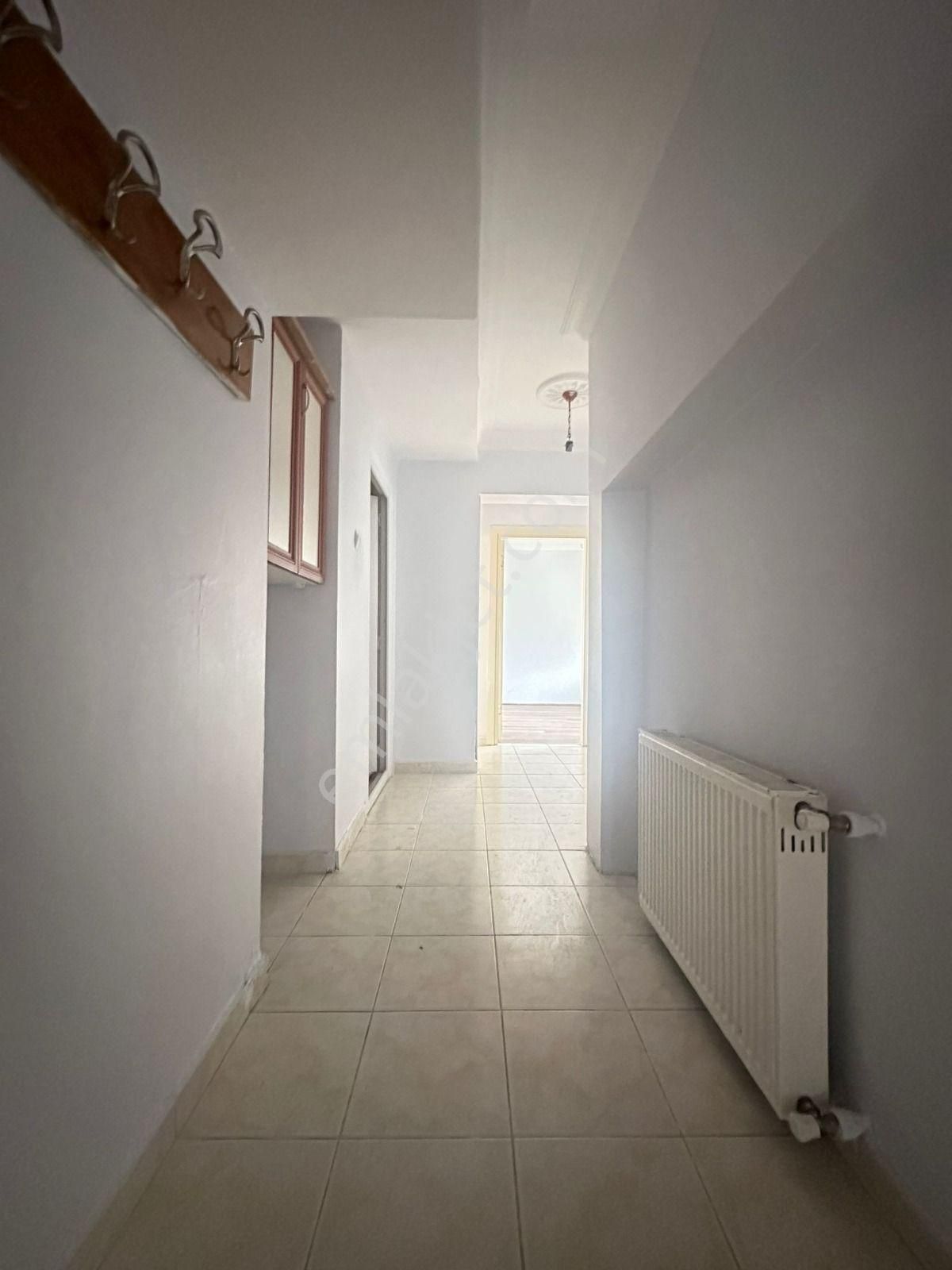 Beşikkaya'da Cadde Üzerinde 2+1 Satılık Fırsat Daire !! - Görsel 9