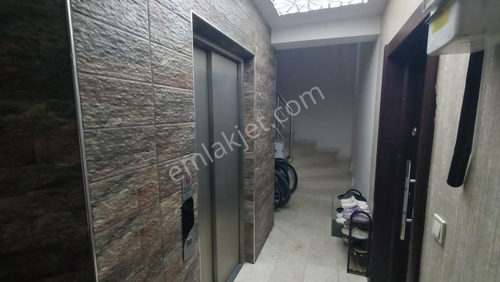 Köşe Konumlu 2+1 Kapalı Mutfaklı Kiracılı Bakımlı Daire - Görsel 2