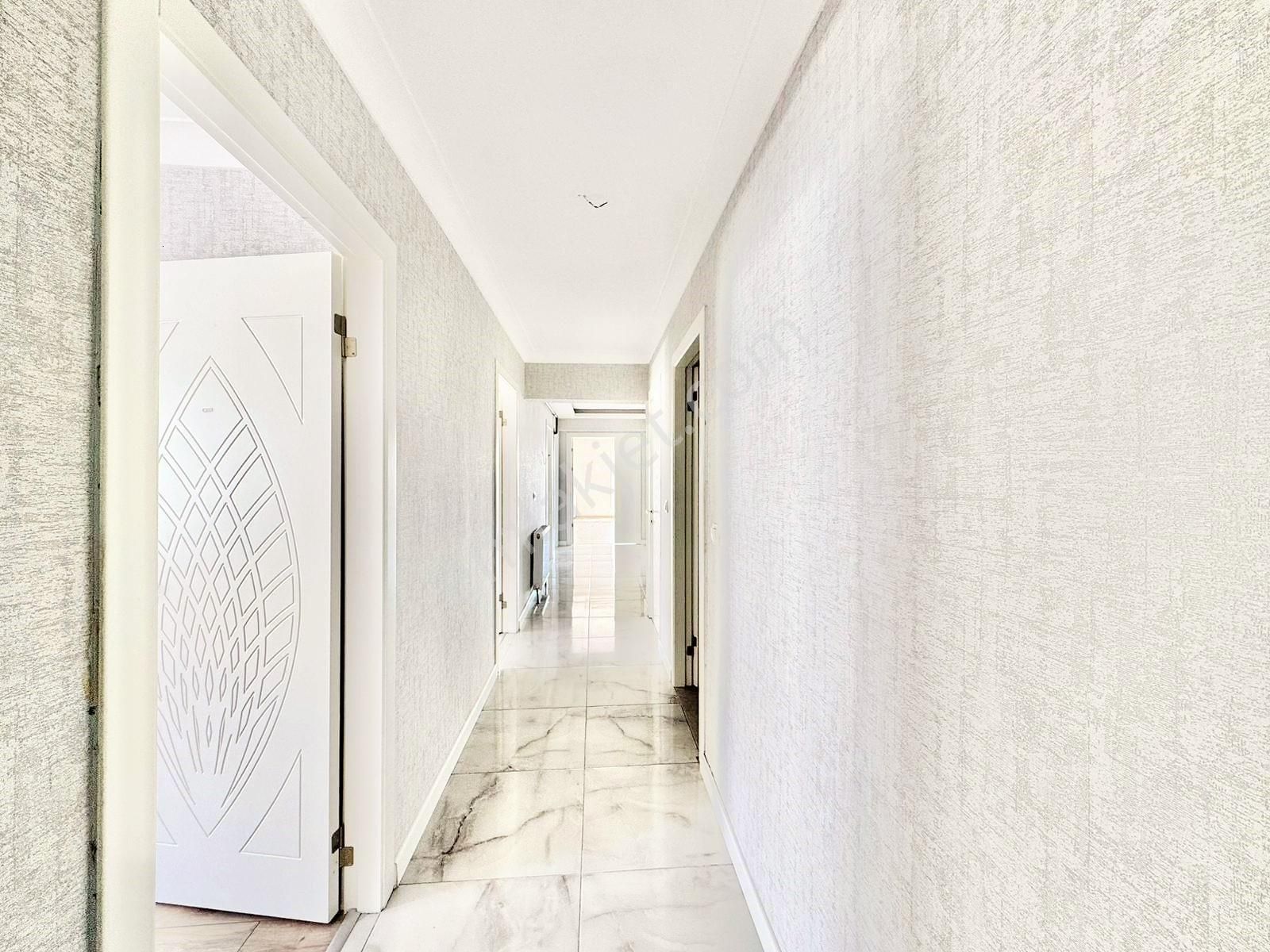 Bakırhan Emlak'tan G.odalı Teras Balkonlu 4+1 Lük Site Dairesi - Görsel 9