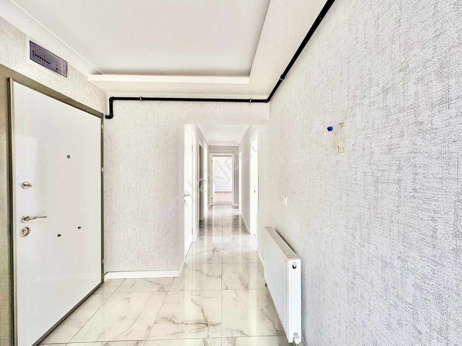 Bakırhan Emlak'tan G.odalı Teras Balkonlu 4+1 Lük Site Dairesi - Görsel 31
