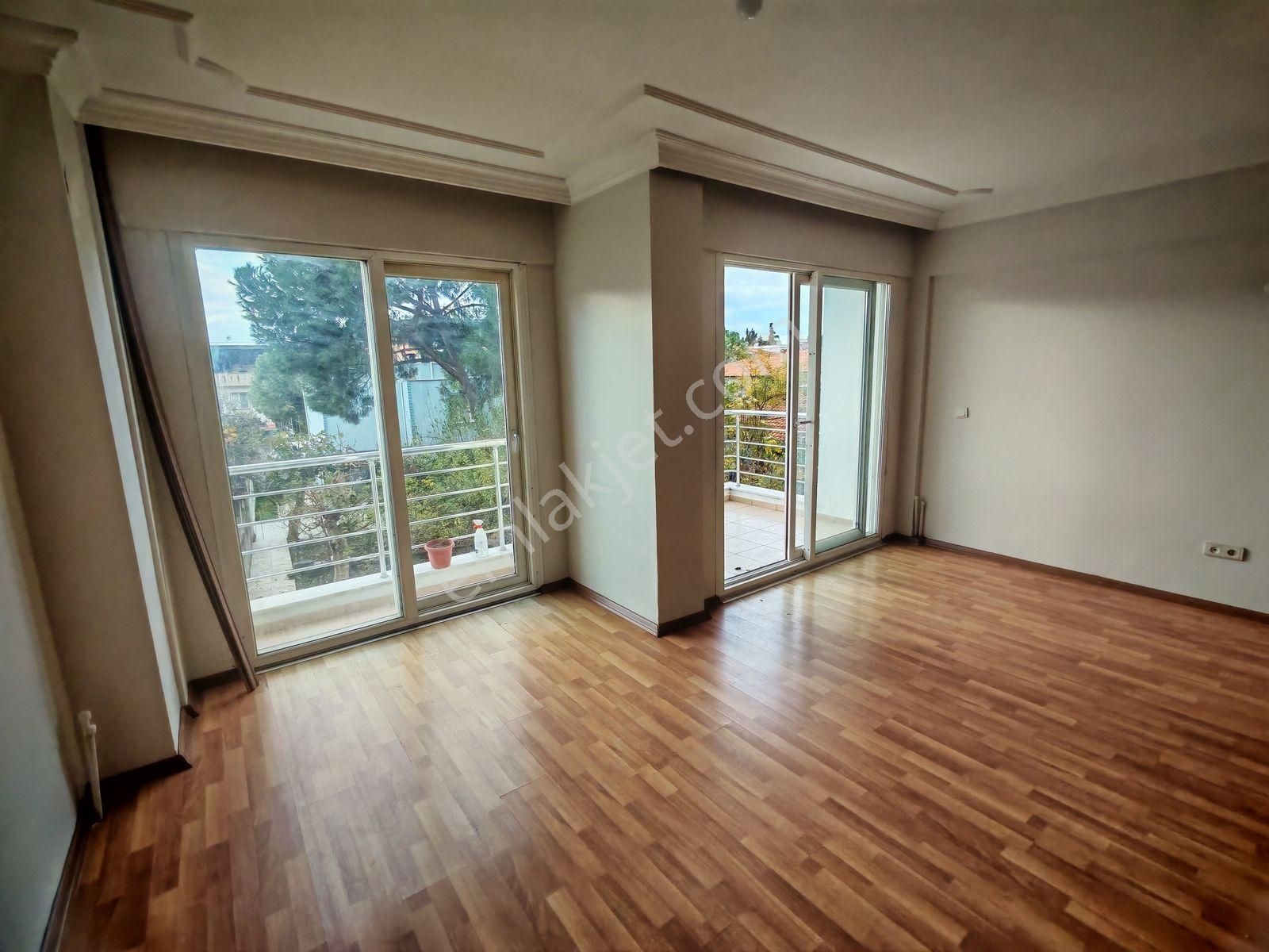 Gazipaşa Mahallesinde Satılık 3+1 100 M2 1.kat Düz Ayak Daire