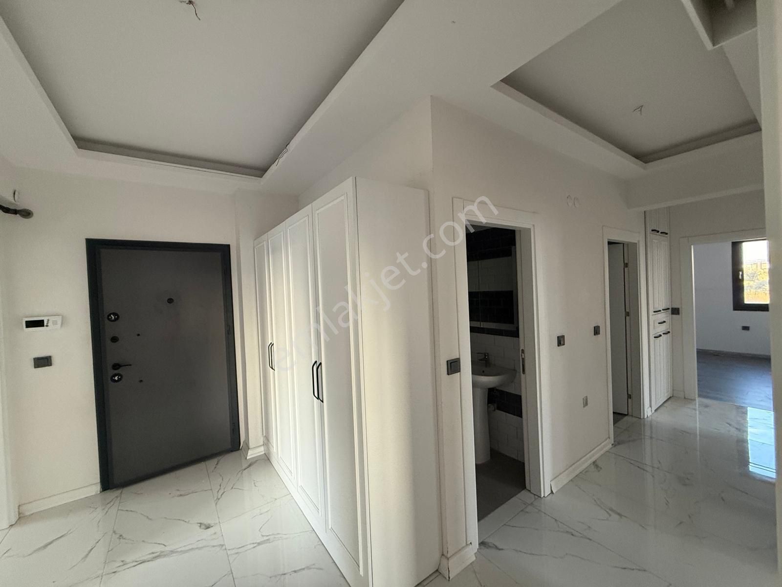 Zümrütte Emsallerinin En Uygun 4+1 Fırsat Dairesi - Görsel 10