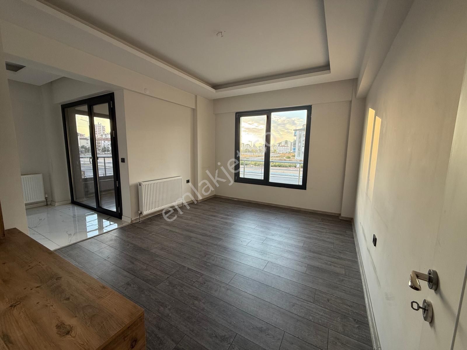 Zümrütte Emsallerinin En Uygun 4+1 Fırsat Dairesi - Görsel 3