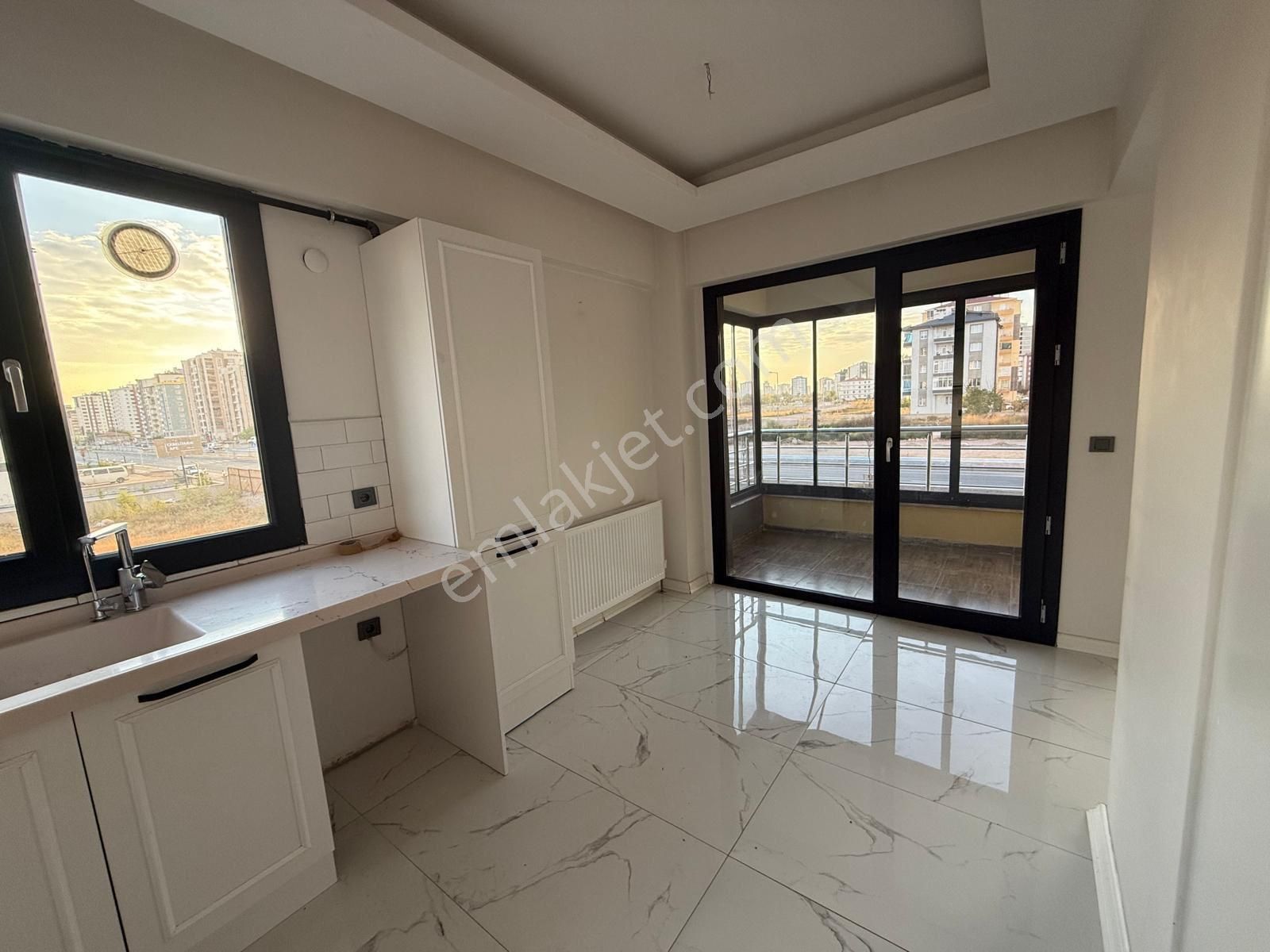 Zümrütte Emsallerinin En Uygun 4+1 Fırsat Dairesi - Görsel 22