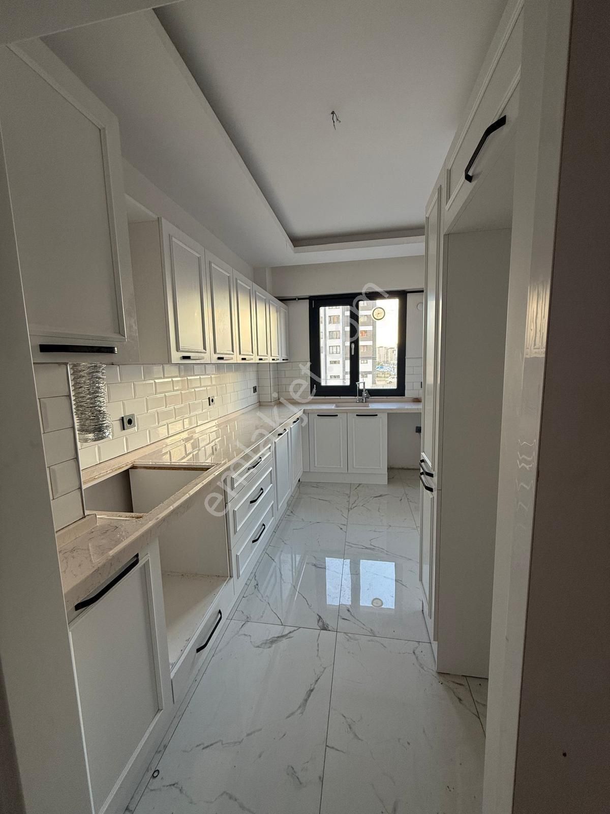 Zümrütte Emsallerinin En Uygun 4+1 Fırsat Dairesi - Görsel 23