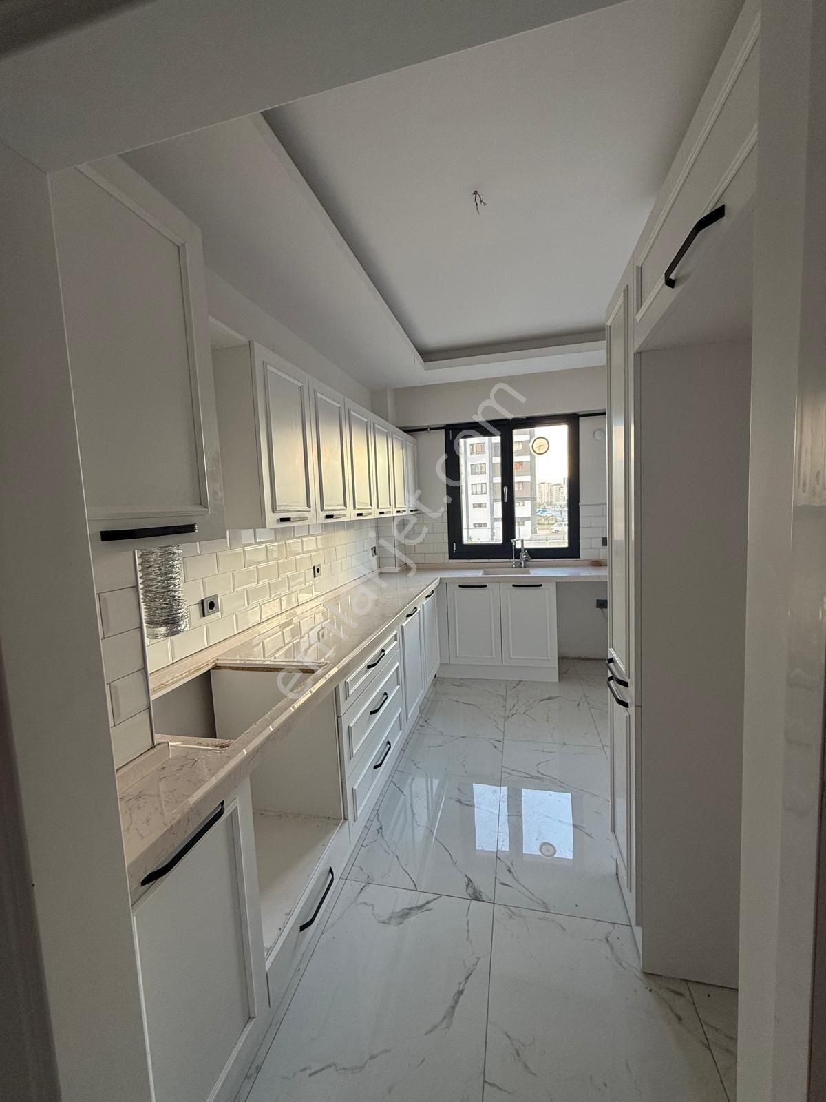 Zümrütte Emsallerinin En Uygun 4+1 Fırsat Dairesi - Görsel 20