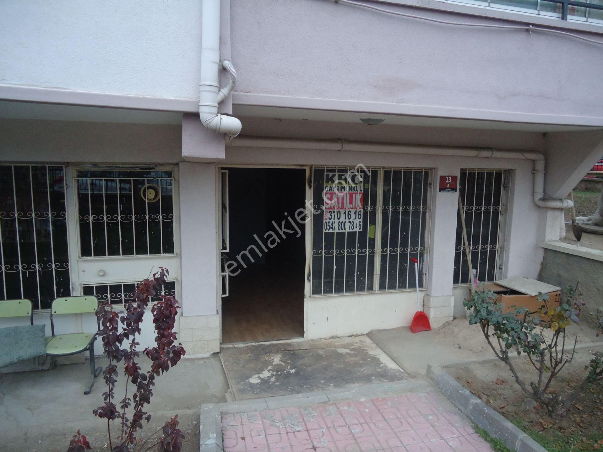 Krc'den Bahçeleriçi Mahallesinde 110 M2 Kullanımlı Satılık Dükkan