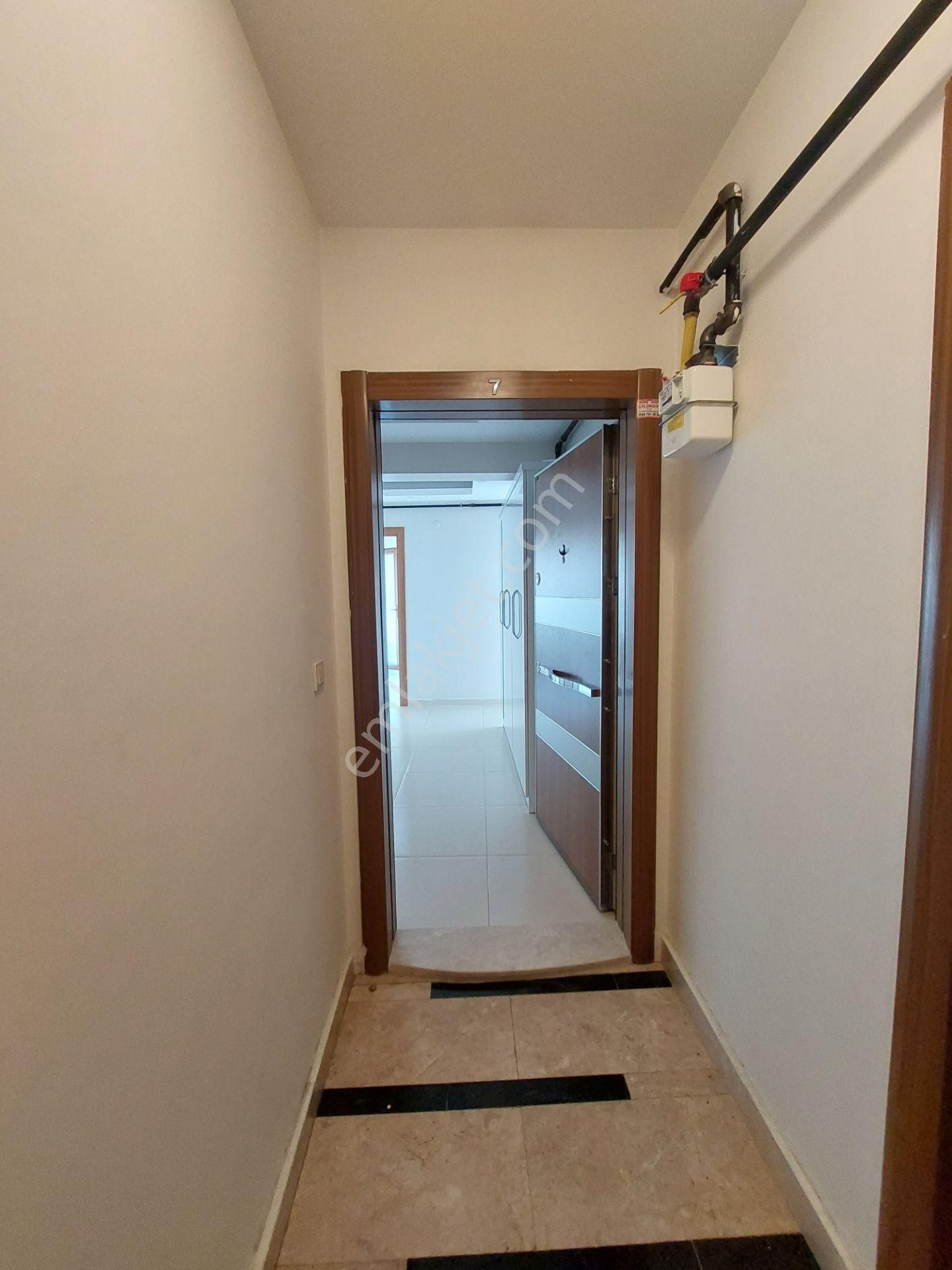 Bayraklı Emek Mah De 9 Yaşında Kiralık 2+1 D.gazlı Daire - Görsel 3