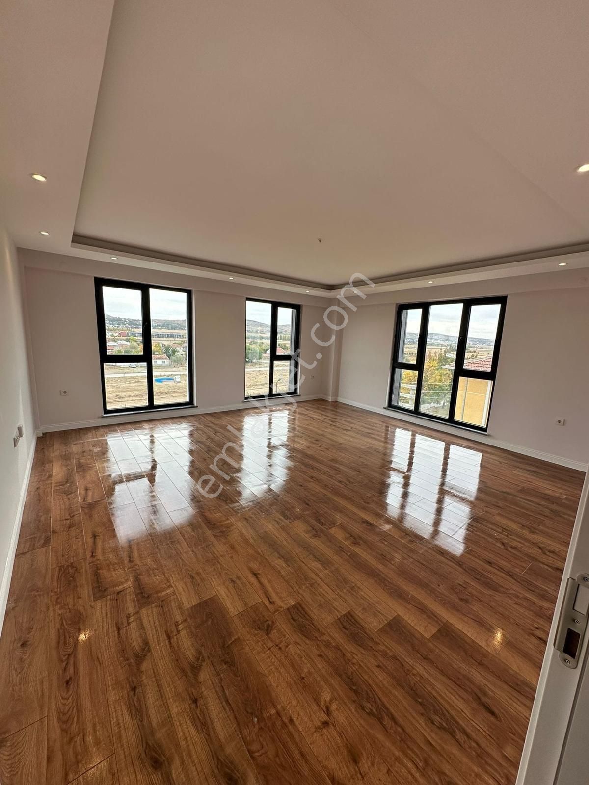 Aslan Emlak Gayrimenkulden Çamlıcada Satılık 3+1 Daire - Görsel 14