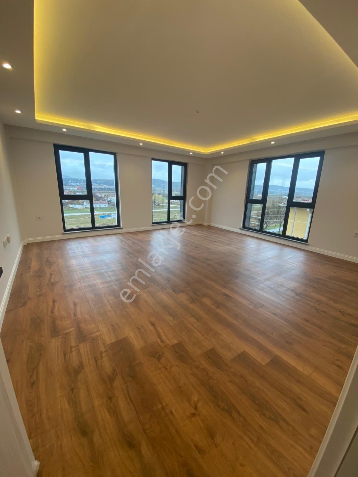 Aslan Emlak Gayrimenkulden Çamlıcada Satılık 3+1 Daire - Görsel 12