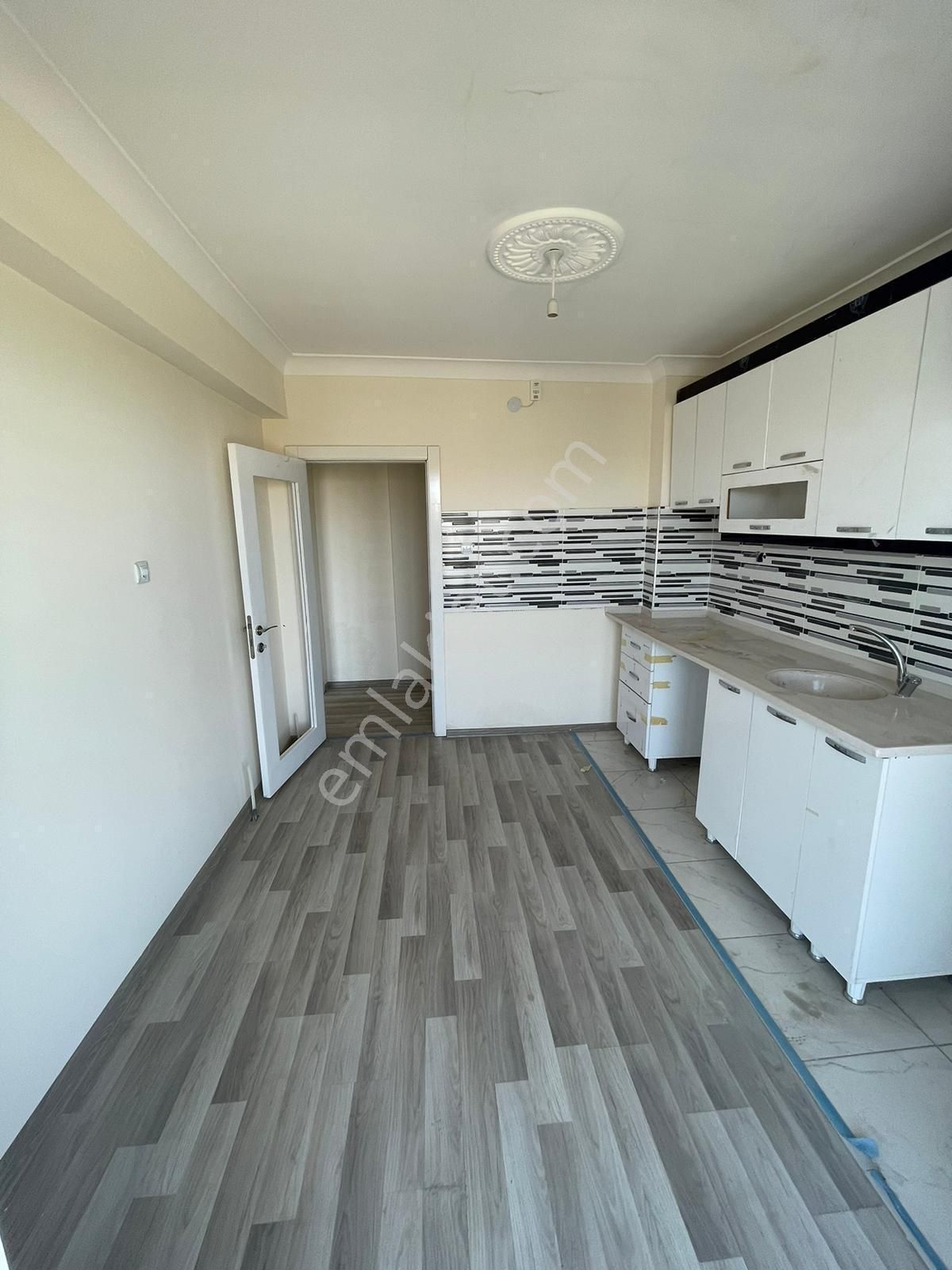 Altındağ-beşikkaya Mahallesinde Ara Katta Asansörlü 2+1 Satılık Daire !!! - Görsel 2