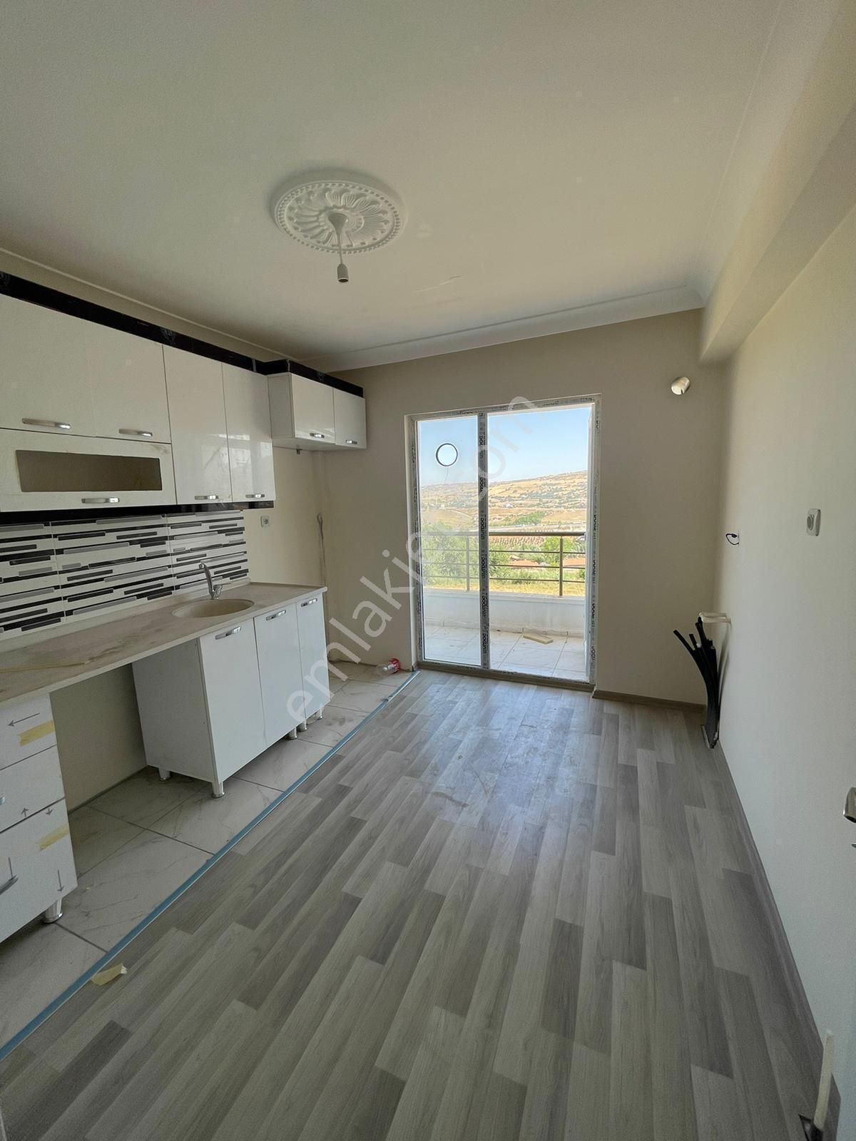 Altındağ-beşikkaya Mahallesinde Ara Katta Asansörlü 2+1 Satılık Daire !!!