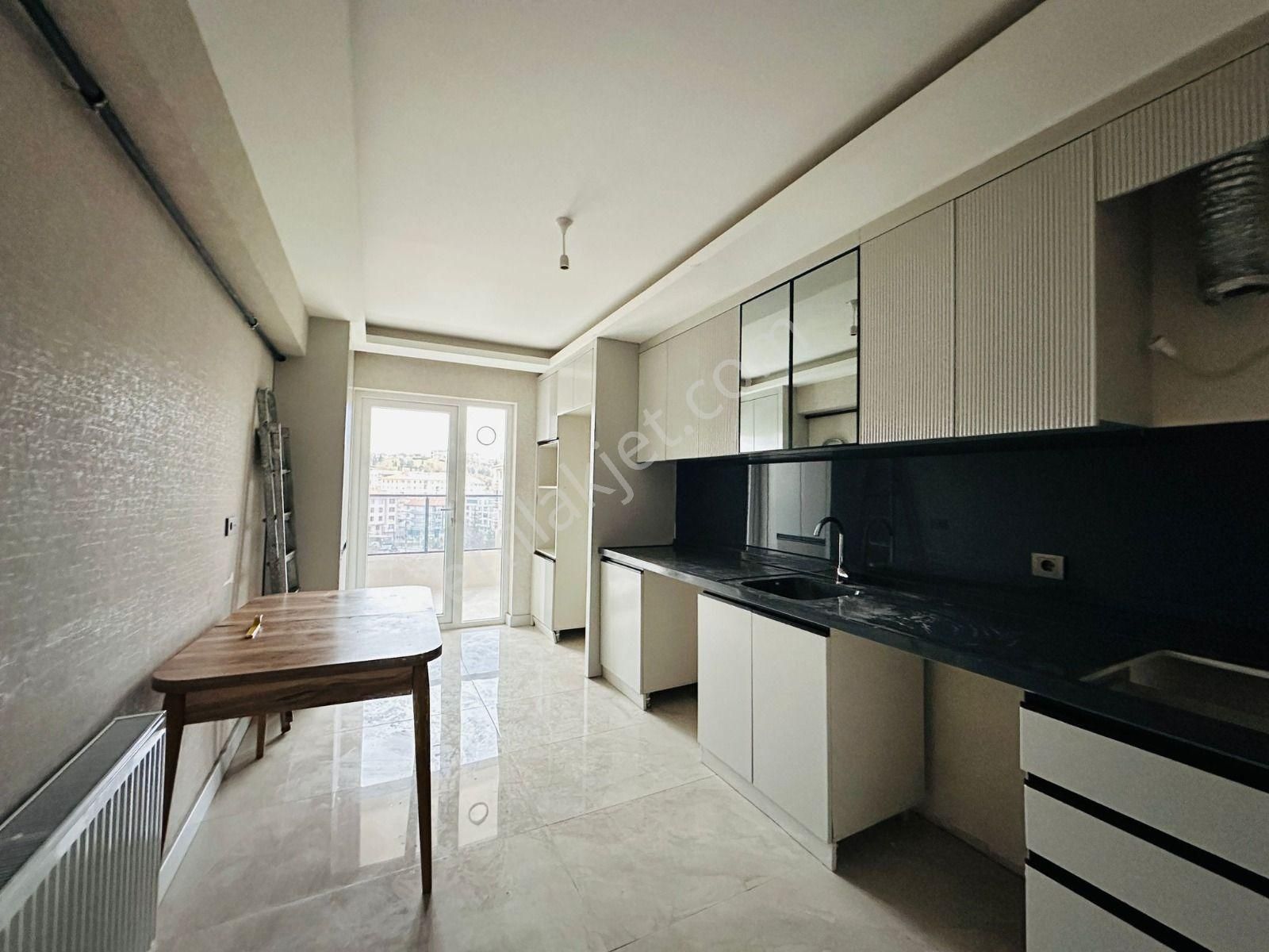 Başak'ta Karapürçek Cad Yakını Asansörlü Full Yapılı 3+1 Ara Kat Ön Cephe Sıfır Satılık Daire !! - Görsel 2