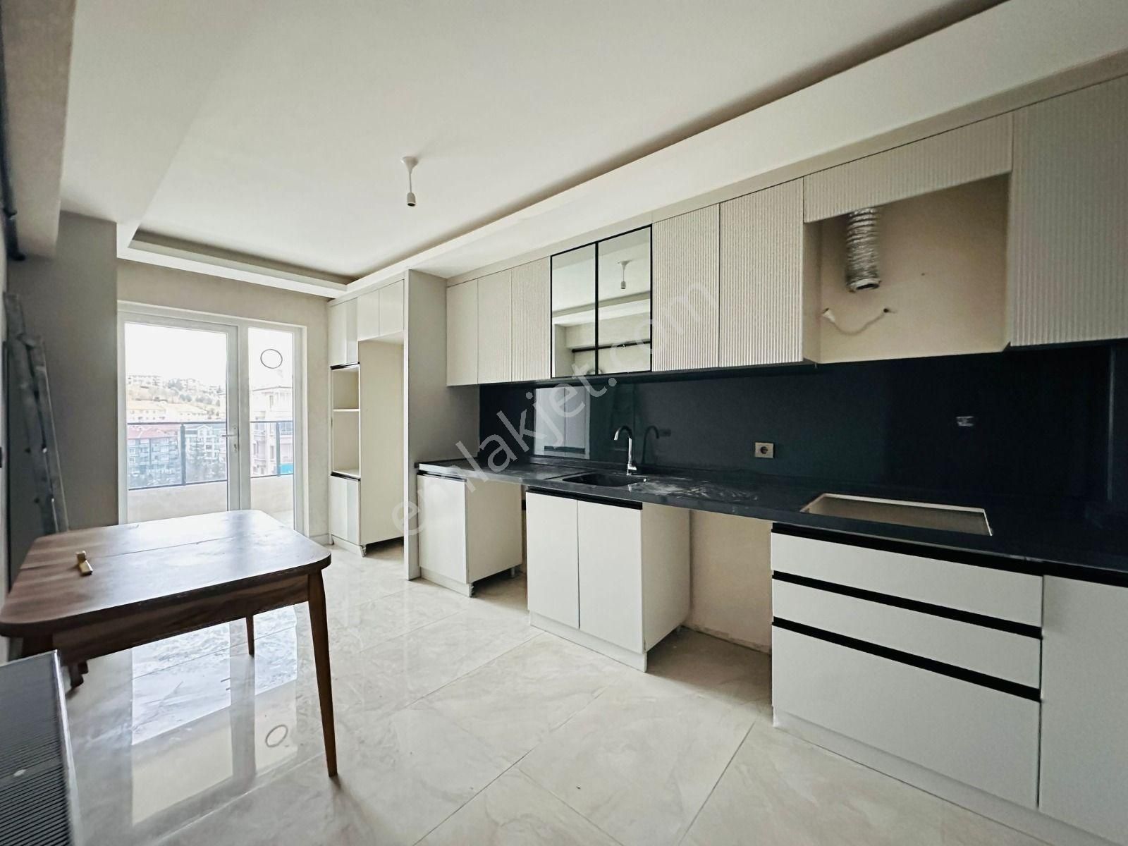 Başak'ta Karapürçek Cad Yakını Asansörlü Full Yapılı 3+1 Ara Kat Ön Cephe Sıfır Satılık Daire !!