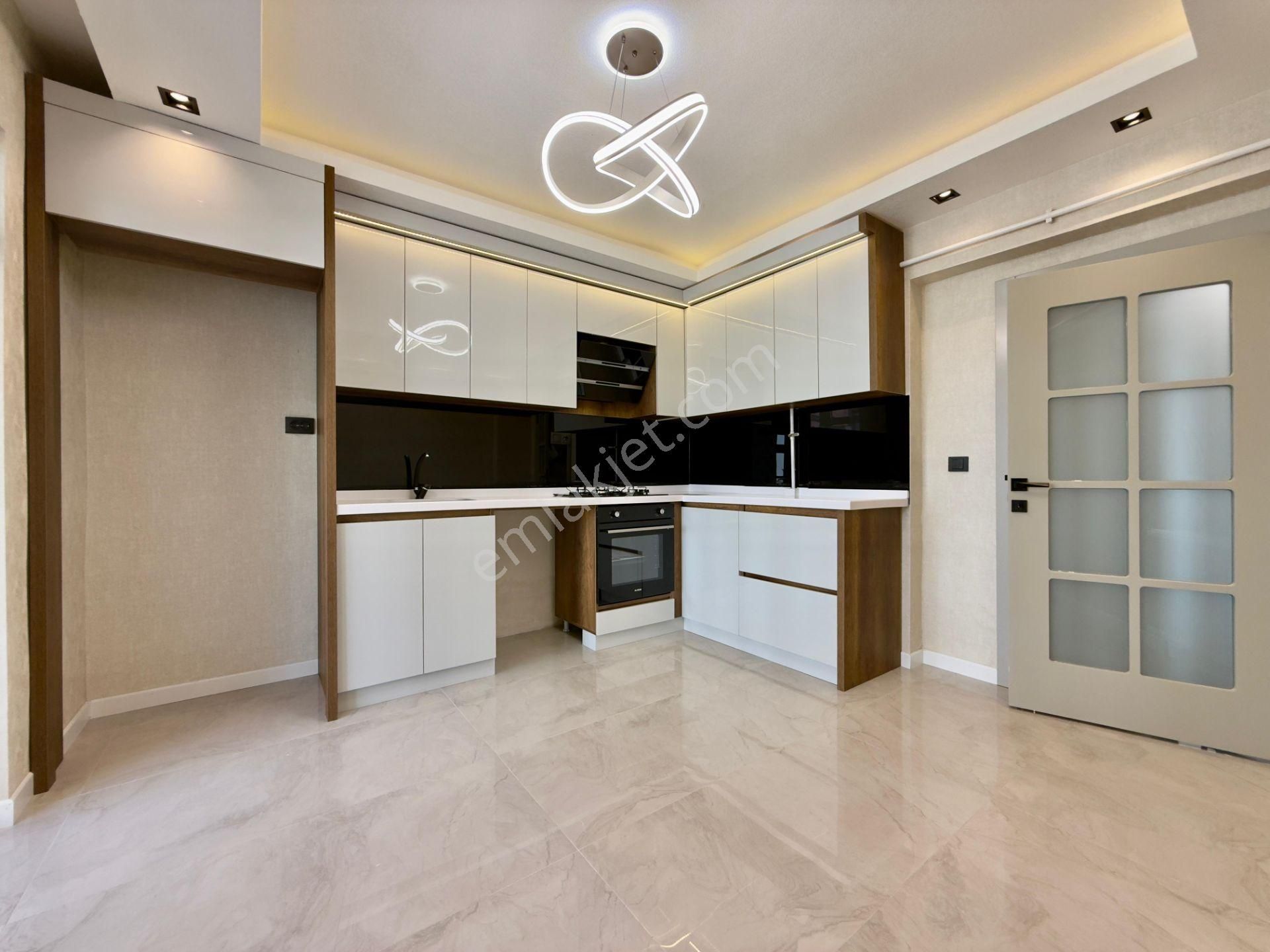 Kalecik Emlak'tan Çift Banyolu Asansörlü Şık Tasarımlı Katta 4+1 - Görsel 3