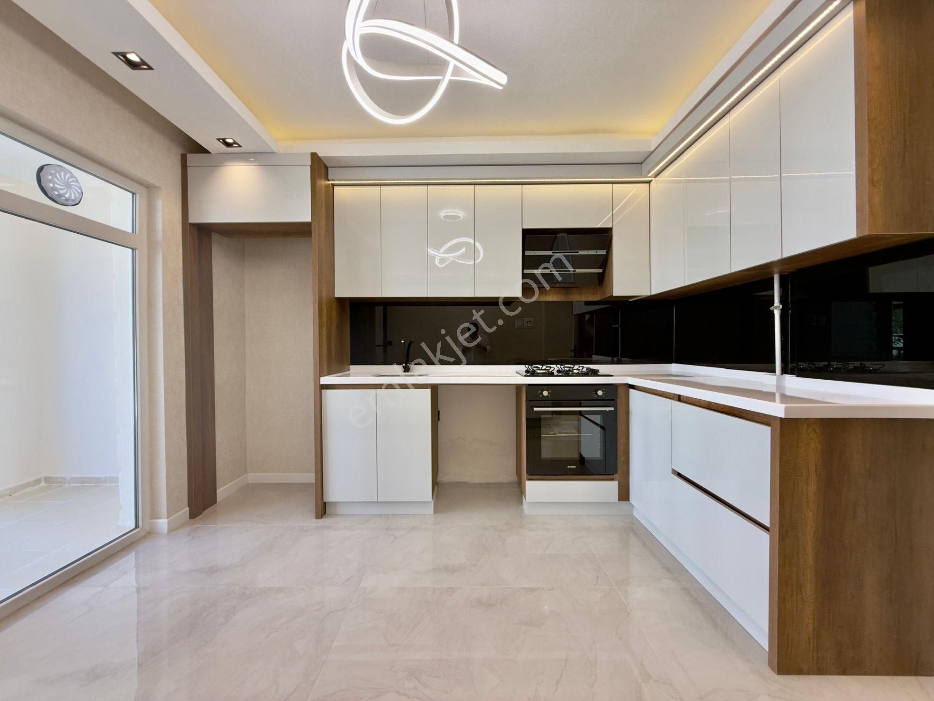 Kalecik Emlak'tan Çift Banyolu Asansörlü Şık Tasarımlı Katta 4+1