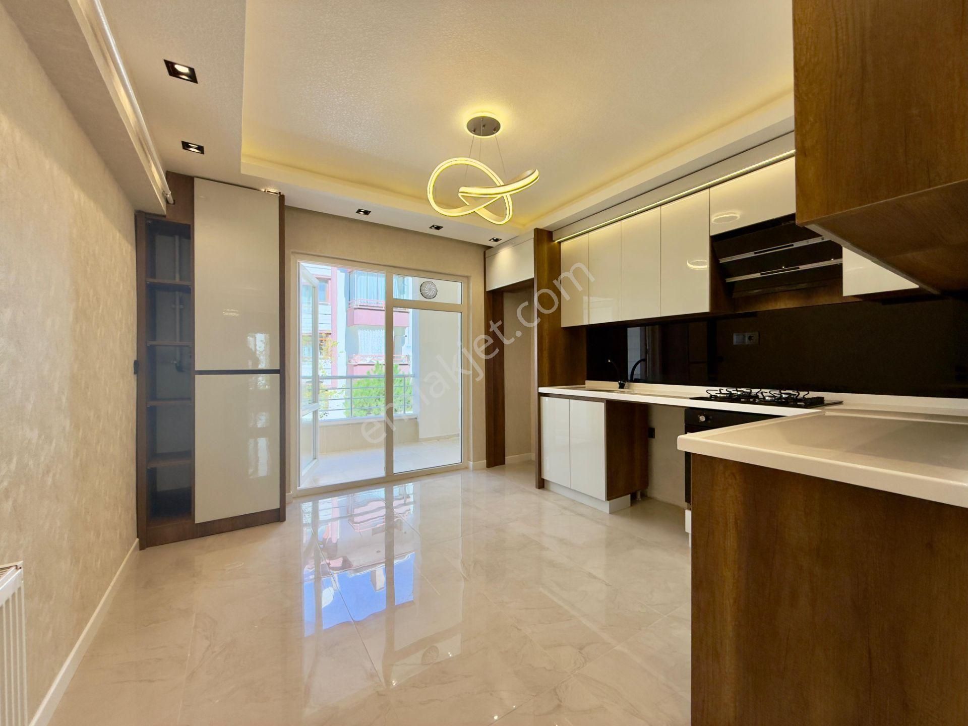 Kalecik Emlak'tan Çift Banyolu Asansörlü Şık Tasarımlı Katta 4+1 - Görsel 2