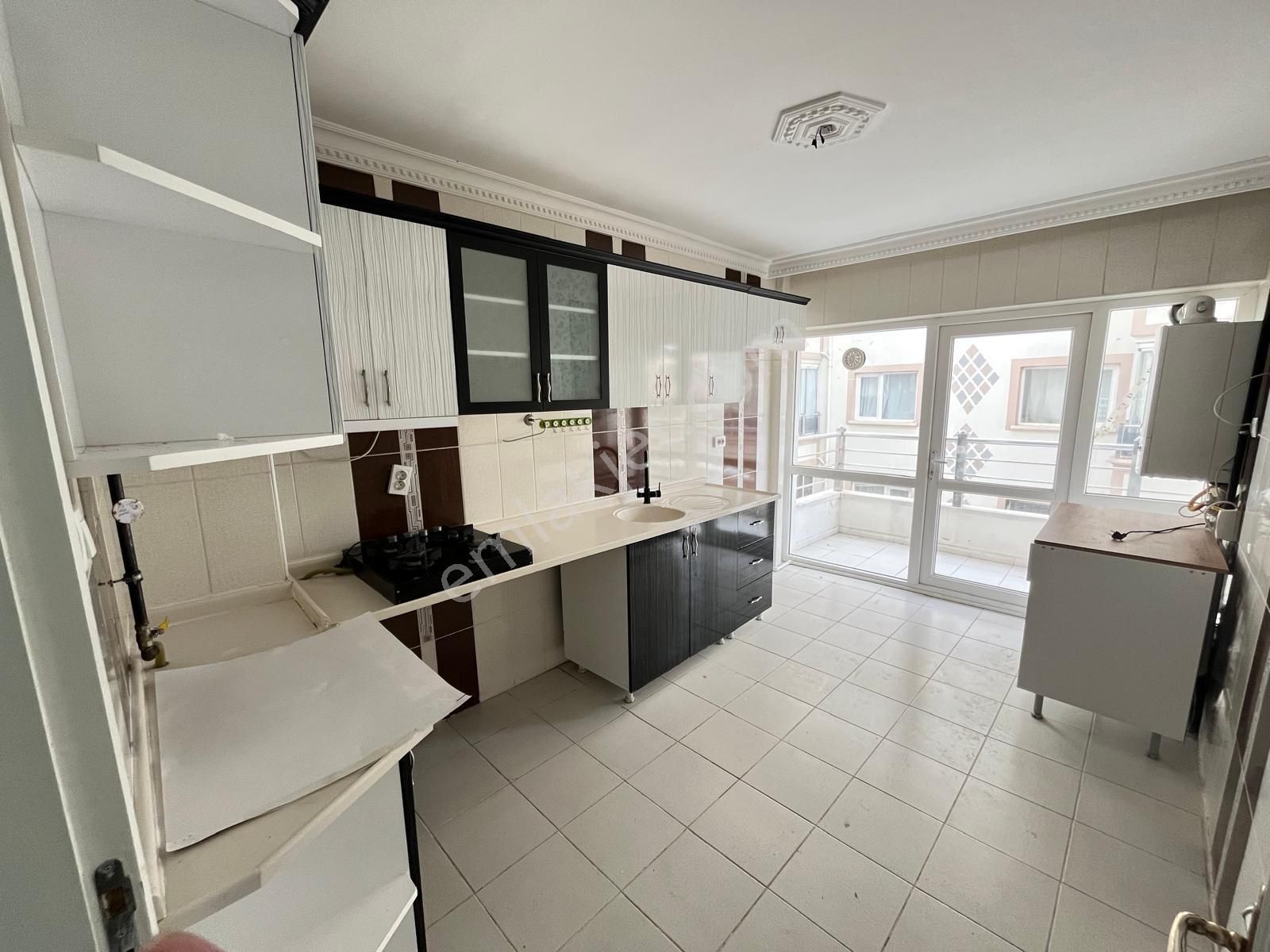 Mülk Emlak Ofisinden Gazi Göbekte 3+1 12m2 3.cepheli Merkezi Konum Yılın Son Fırsatı - Görsel 6