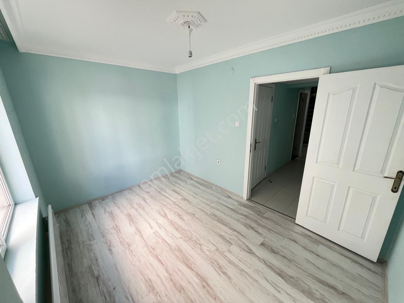 Mülk Emlak Ofisinden Gazi Göbekte 3+1 12m2 3.cepheli Merkezi Konum Yılın Son Fırsatı - Görsel 24