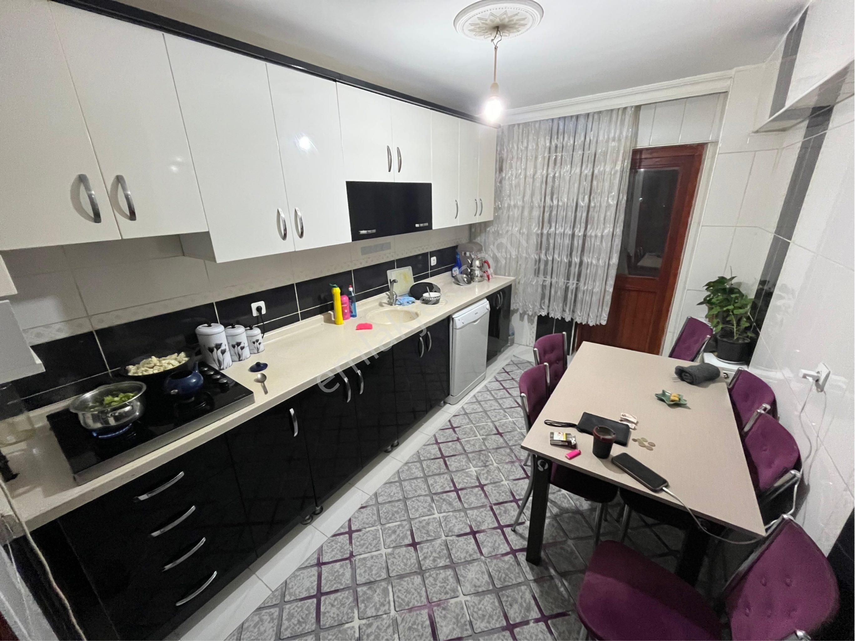 Mülk Emlak Ofisinden Salı Pazarı Mevkiinde 3+1 1.kat 130m2 Asansörlü Fırsat Daire