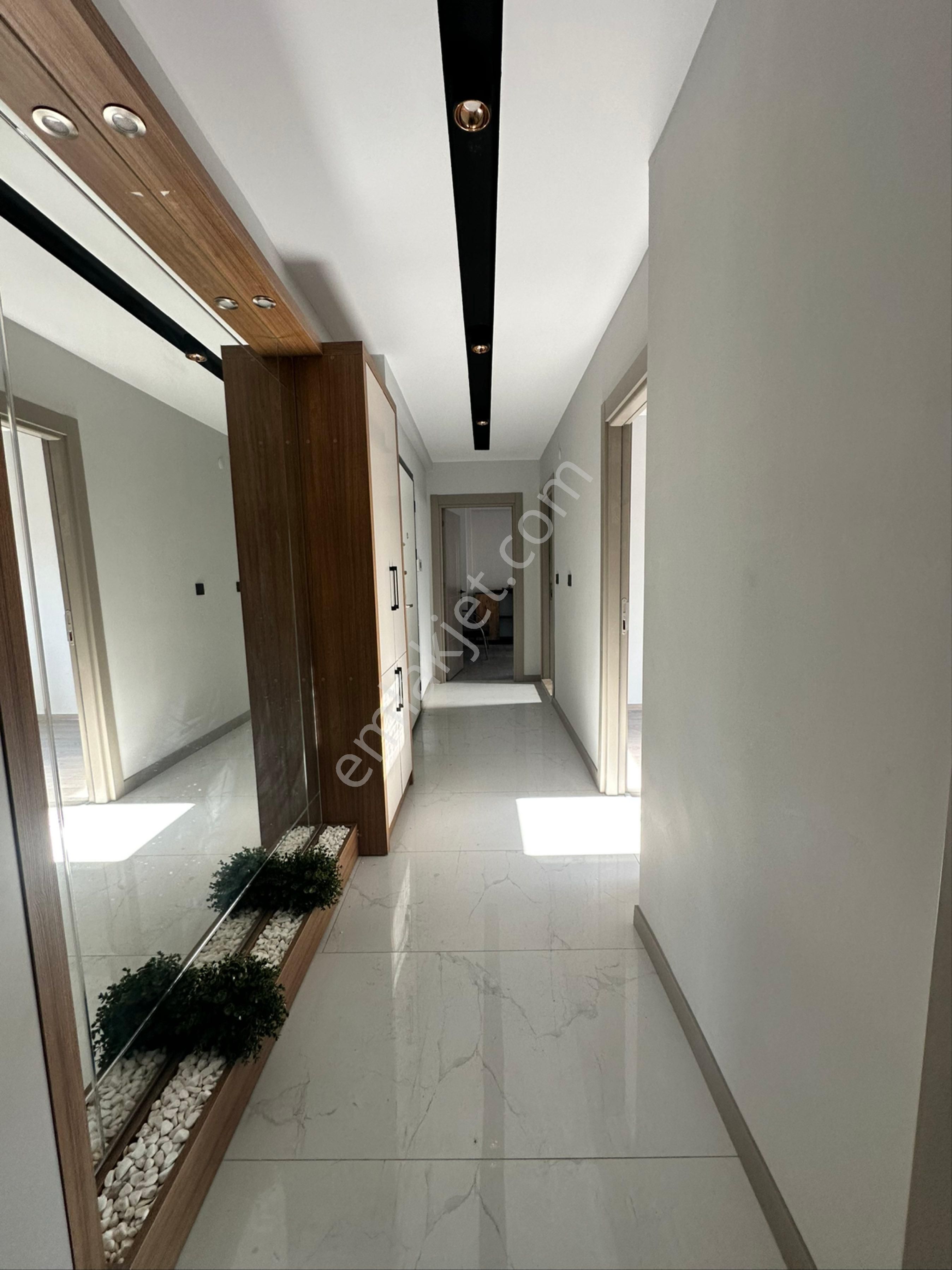 Etiler’de Sıfır Binada Katta Ayrı Mutfaklı Geniş Lüks 2+1 Daire