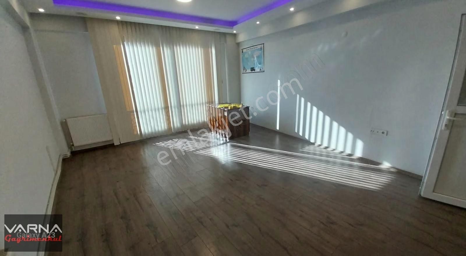 Menderes Merkez 1+1 Ofis 60 M2 Doğalgazlı Asansörlü - Görsel 3