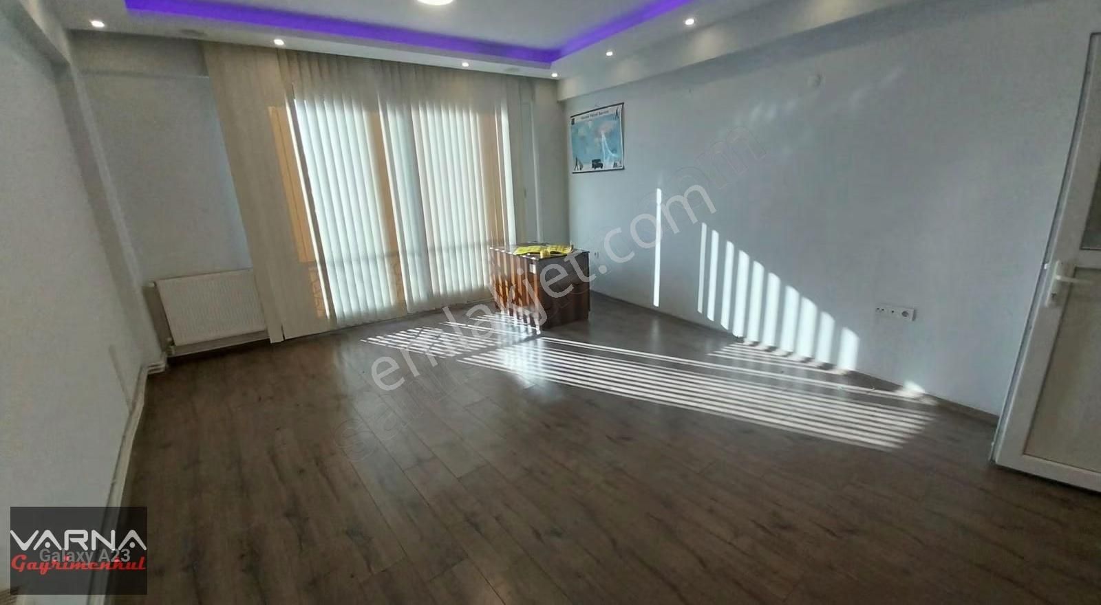 Menderes Merkez 1+1 Ofis 60 M2 Doğalgazlı Asansörlü