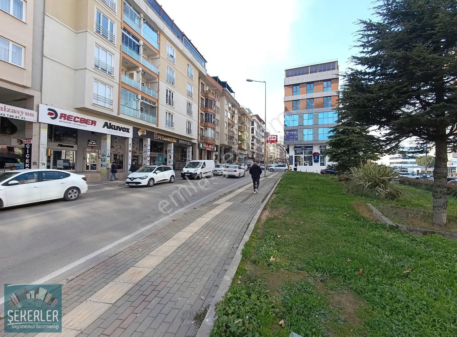 Şekerlerden Beşevlerde Merkezi Lokasyonda Kiralık Ofis - Görsel 6