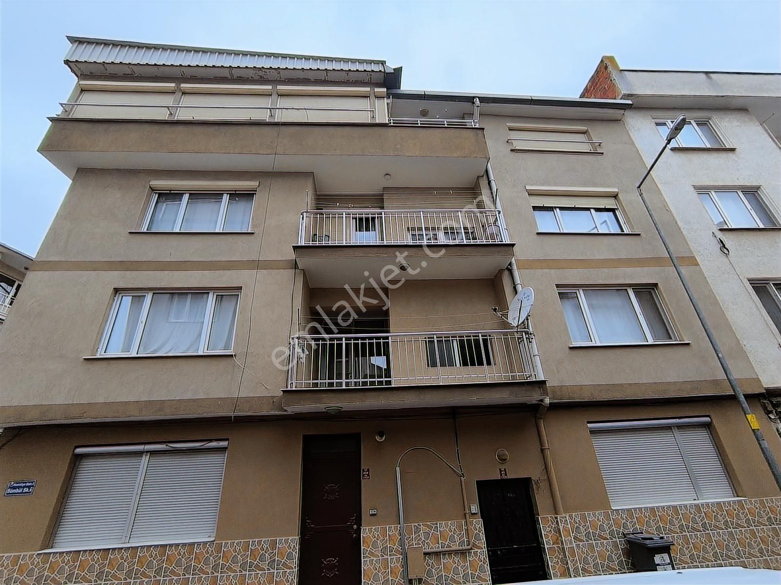 Kariyer'den Hamidiye Mah 3 Kat Yalıtımlı 3+1 Ful Eşyalı Kiralık - Görsel 4
