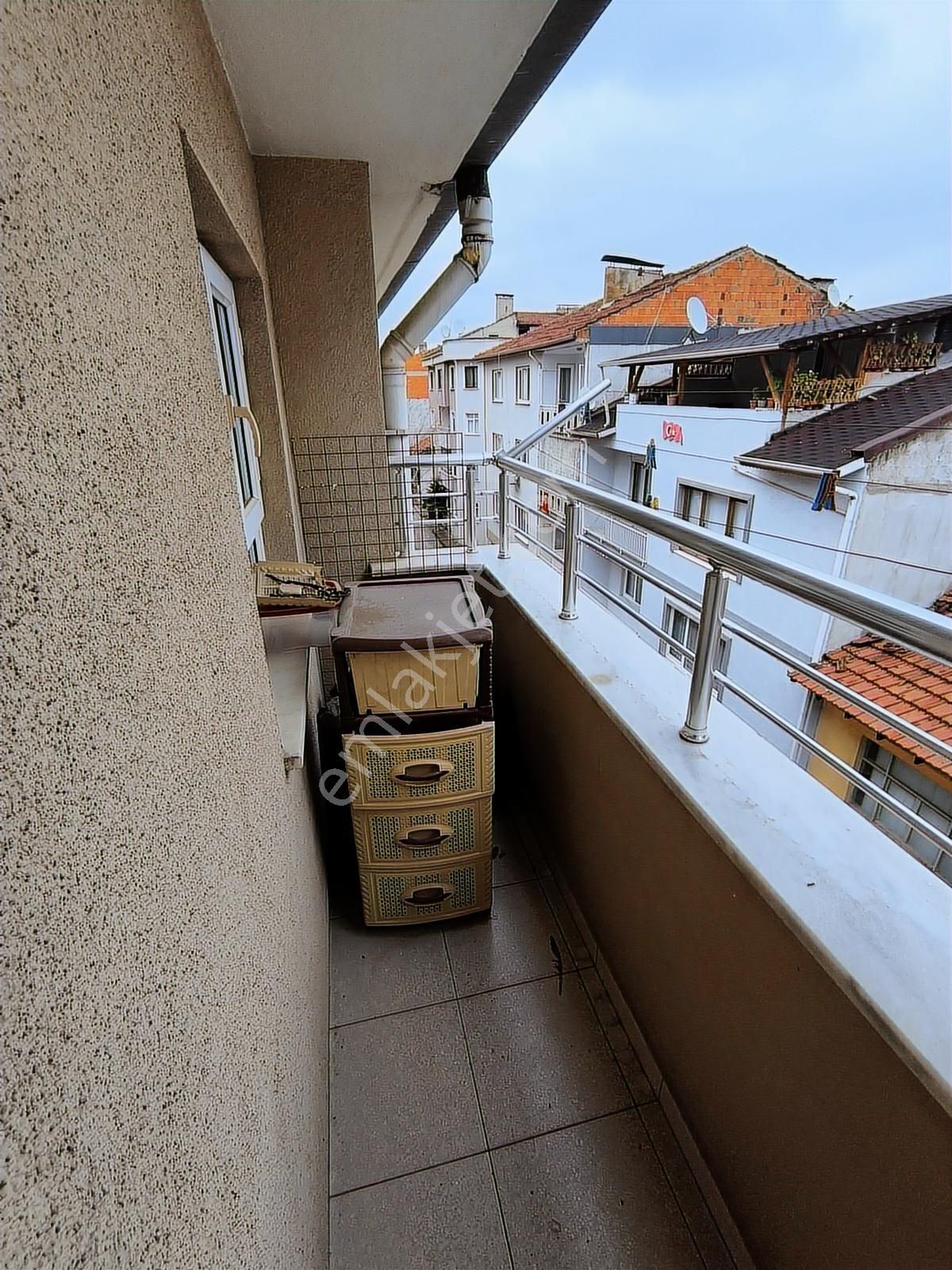 Kariyer'den Hamidiye Mah 3 Kat Yalıtımlı 3+1 Ful Eşyalı Kiralık - Görsel 2