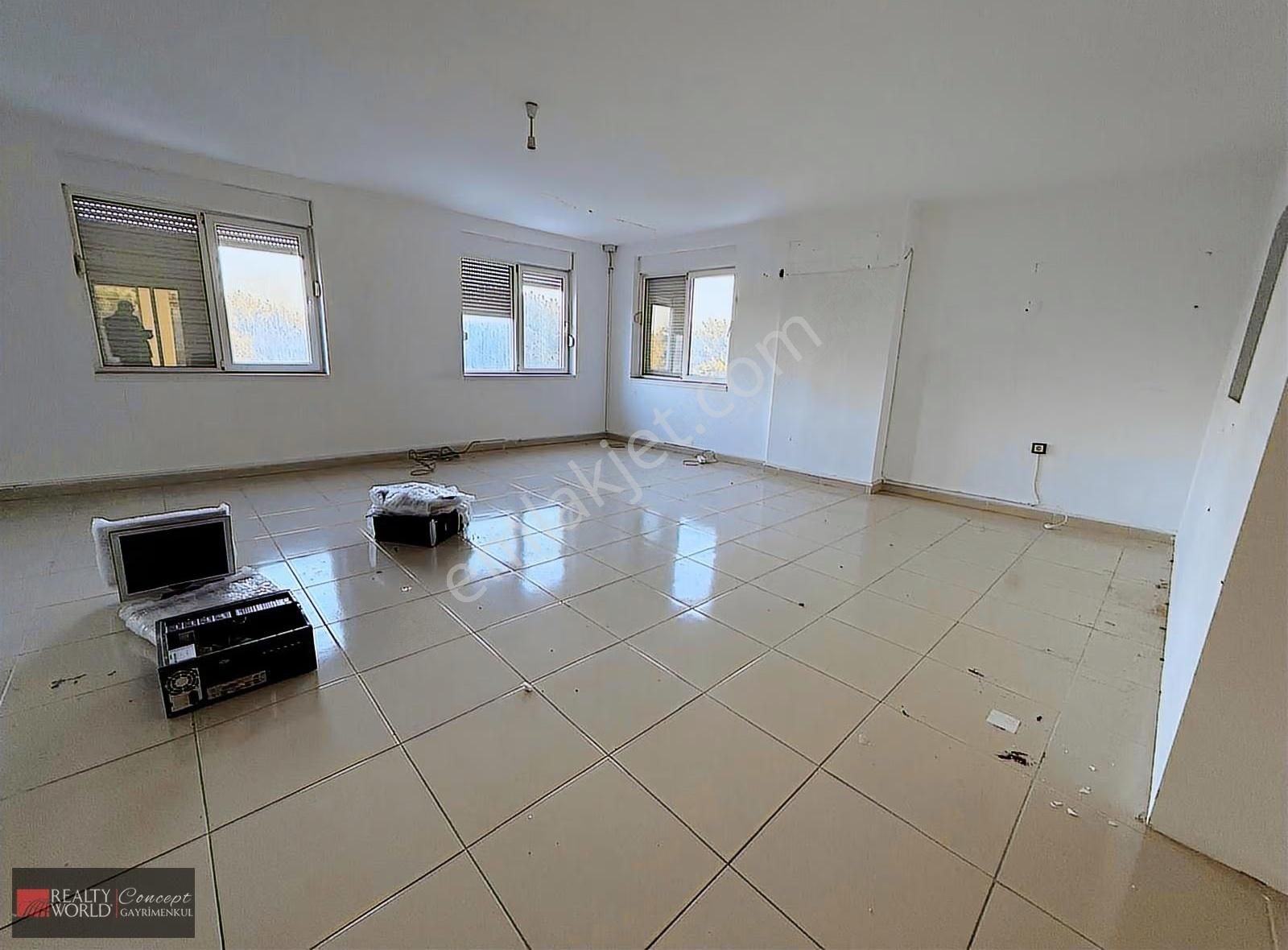 Antalya Olimpos Hastanesi Caddesinde Devren Kiralık Dükkan - Görsel 2