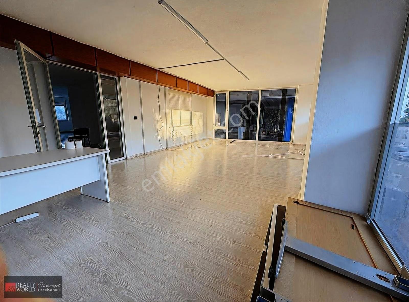 Antalya Olimpos Hastanesi Caddesinde Devren Kiralık Dükkan - Görsel 3