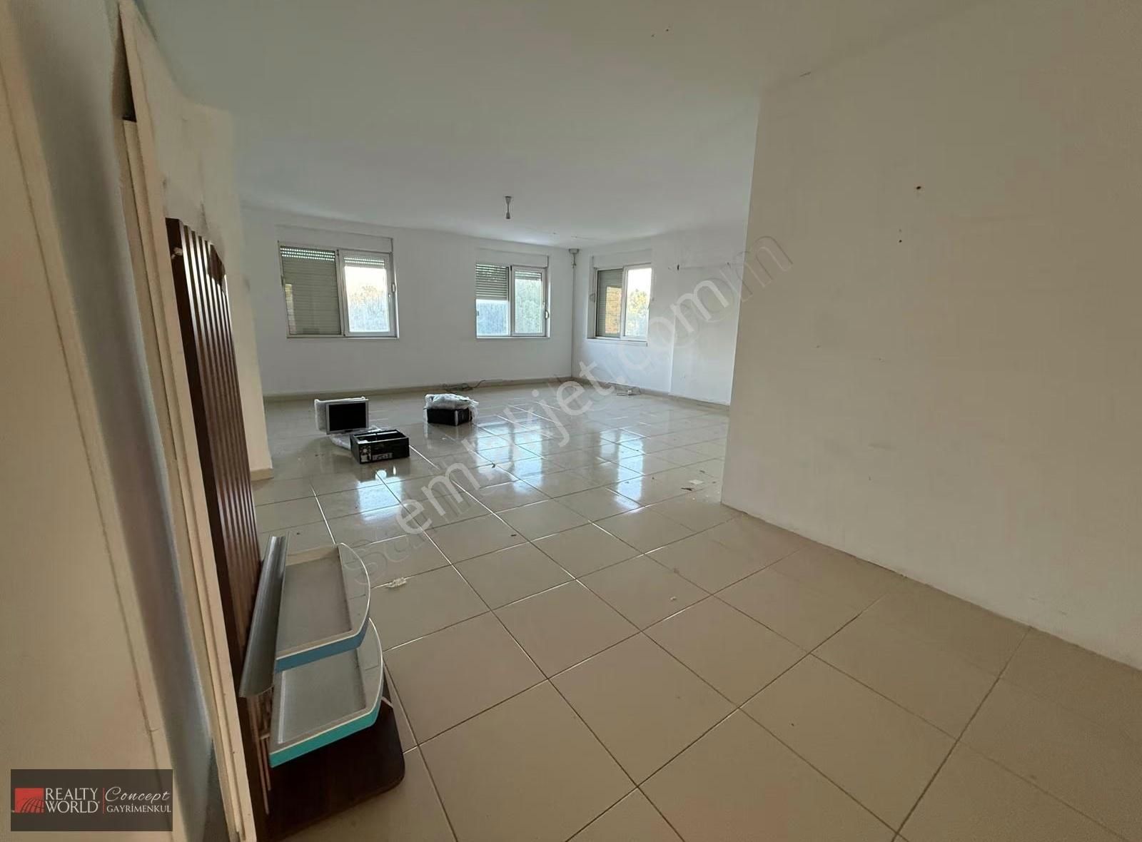 Antalya Olimpos Hastanesi Caddesinde Kiralık Dükkan - Görsel 4