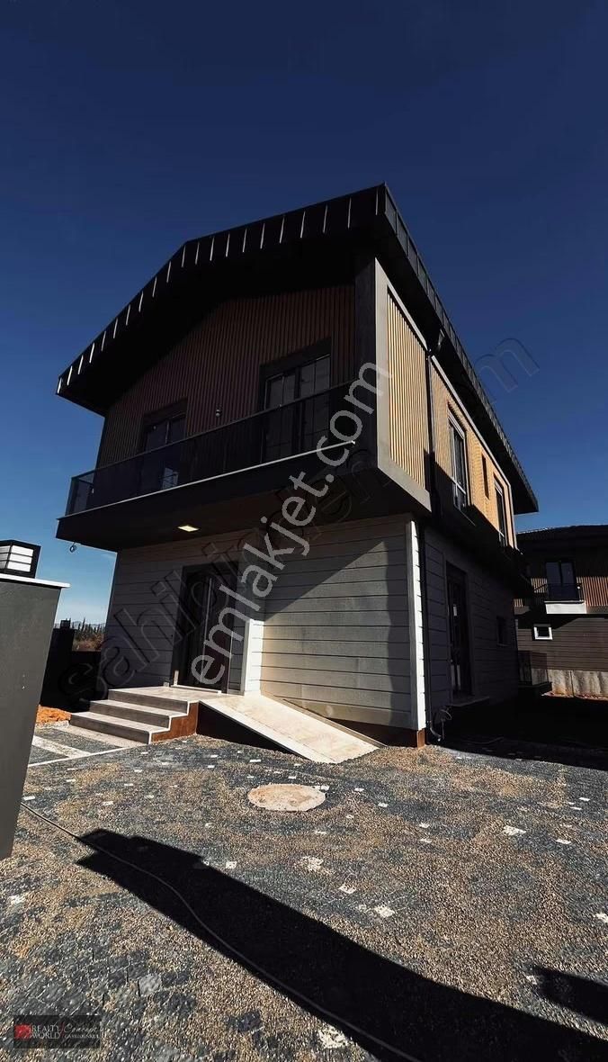 Döşemealtı, Yeniköy Mah. 5+1 Satılık Villa