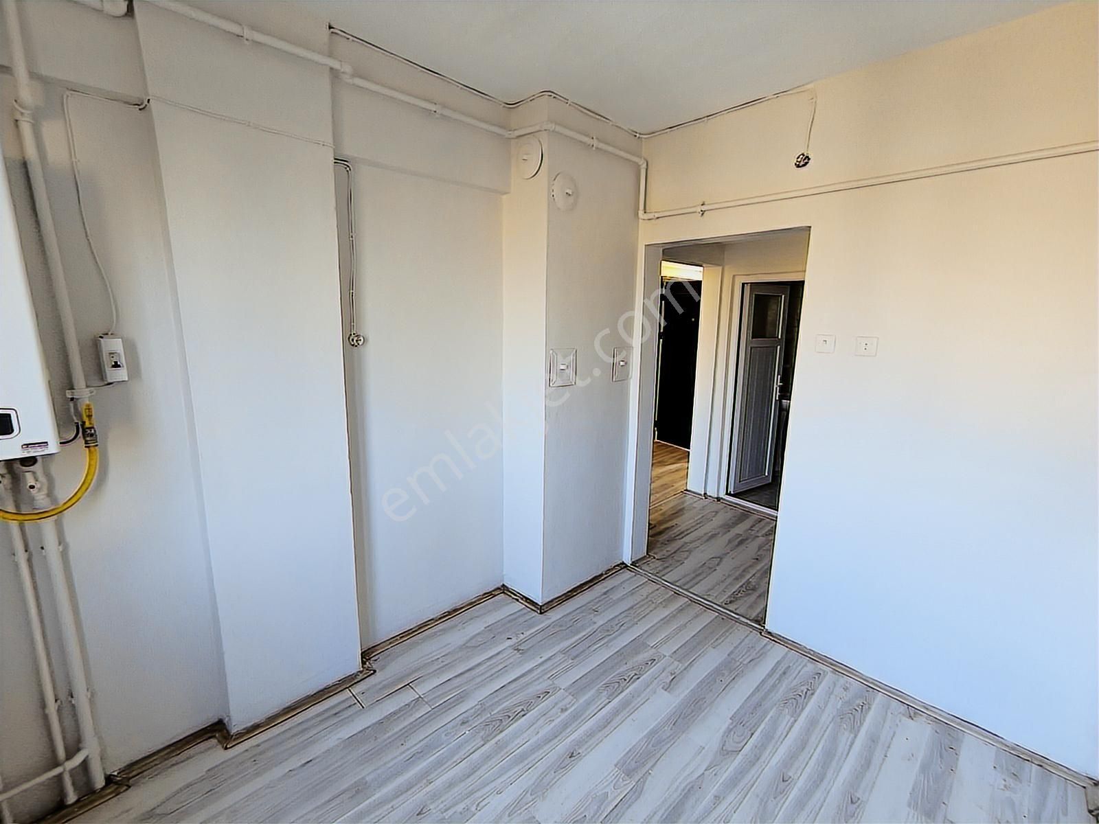 Kariyer'den İnegöl Merkez'de 2+1 Arakat 80 M² Satılık Daire - Görsel 2