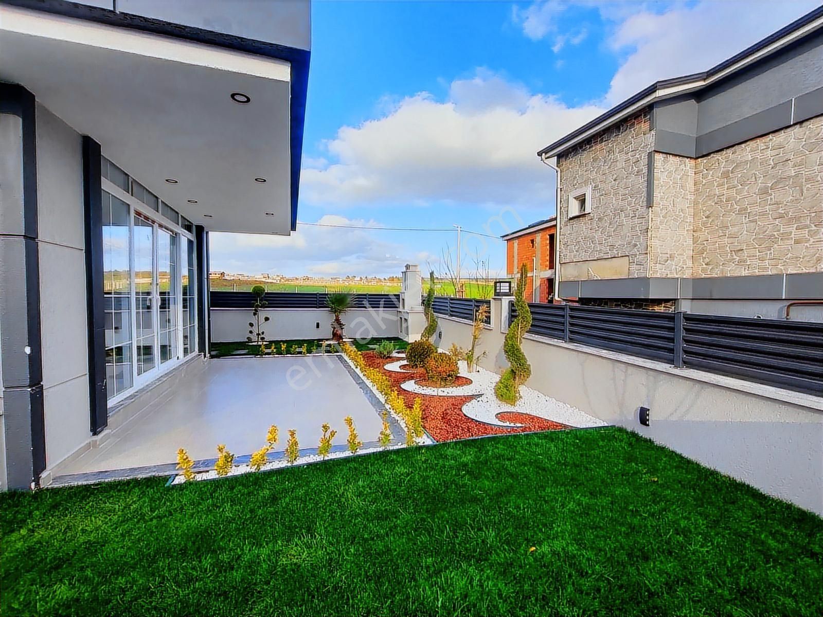 Kartallar Garantisi İle 4+1 Geniş Bahçeli Deniz Manzaralı Villa - Görsel 34