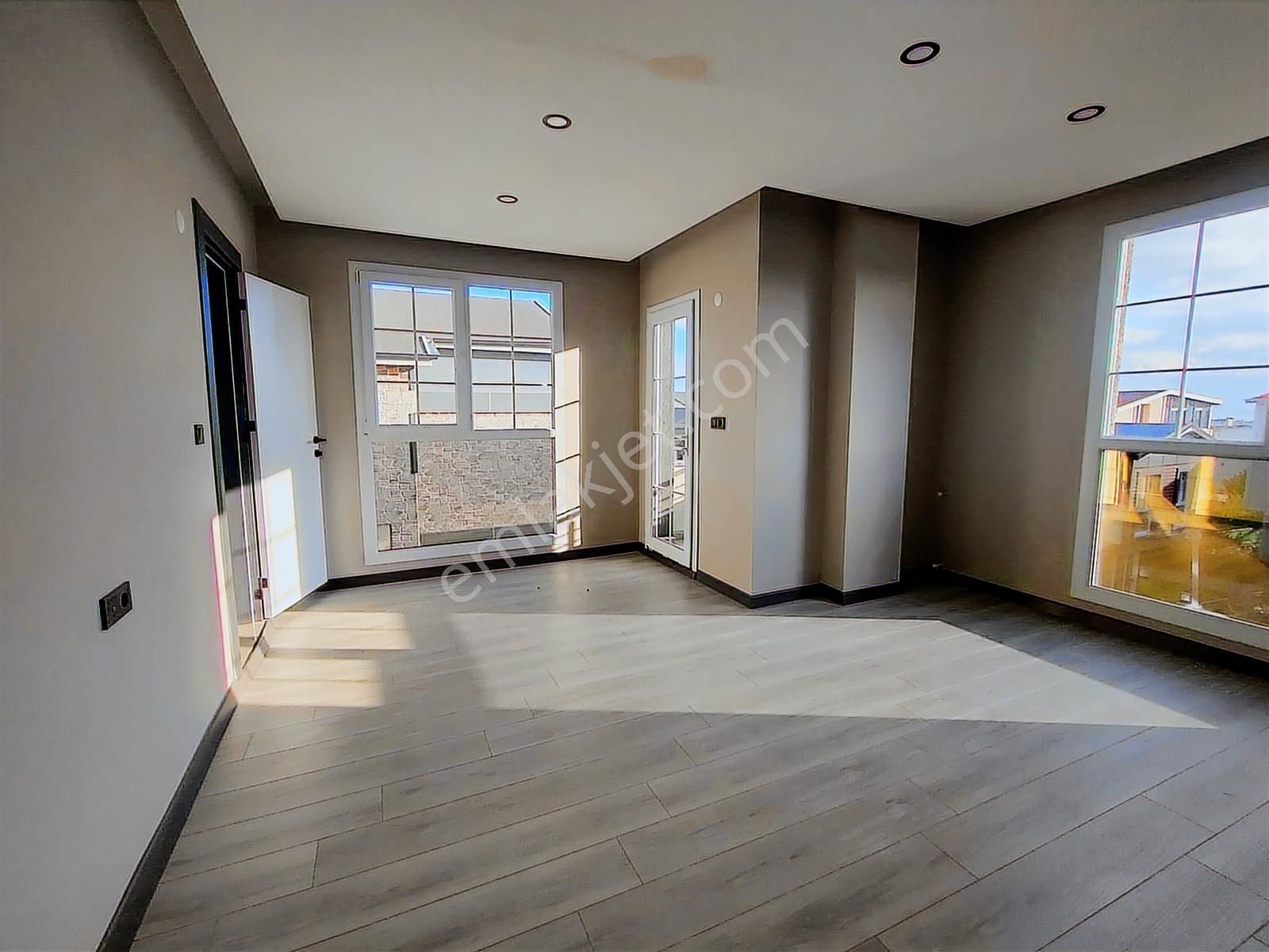 Kartallar Garantisi İle 4+1 Geniş Bahçeli Deniz Manzaralı Villa - Görsel 12