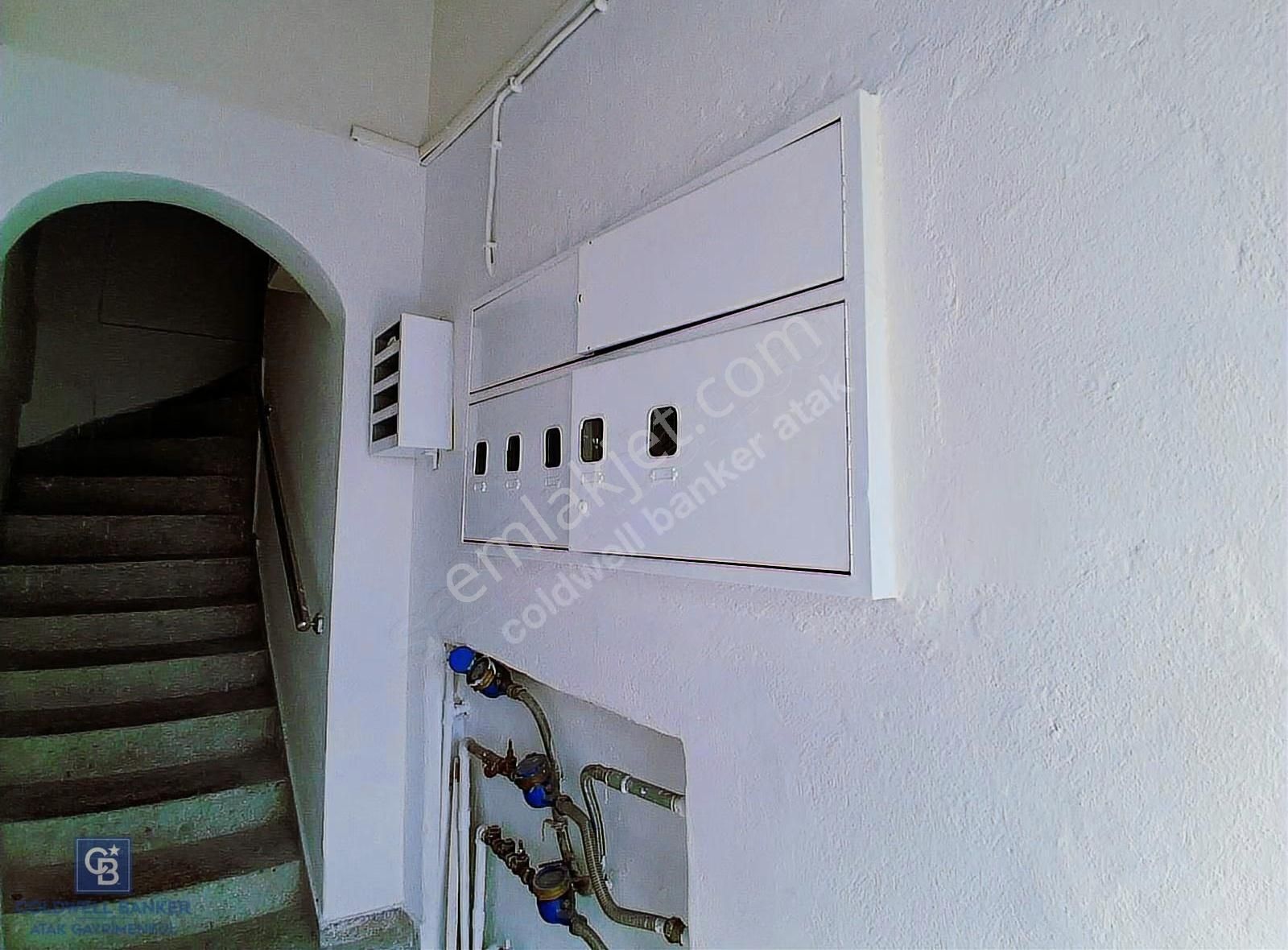 İzmir Hatay Renkli De Eşyalı Kiralık Arakat Daire - Görsel 4