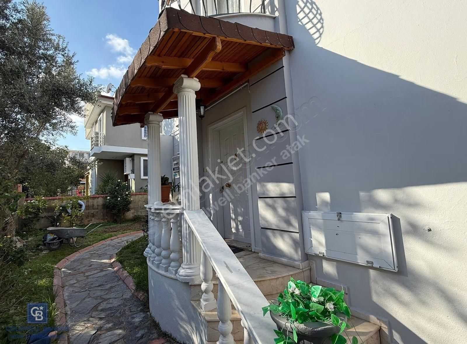 Urla Çeşmealtında Kiralık 4+1 Villa - Görsel 14