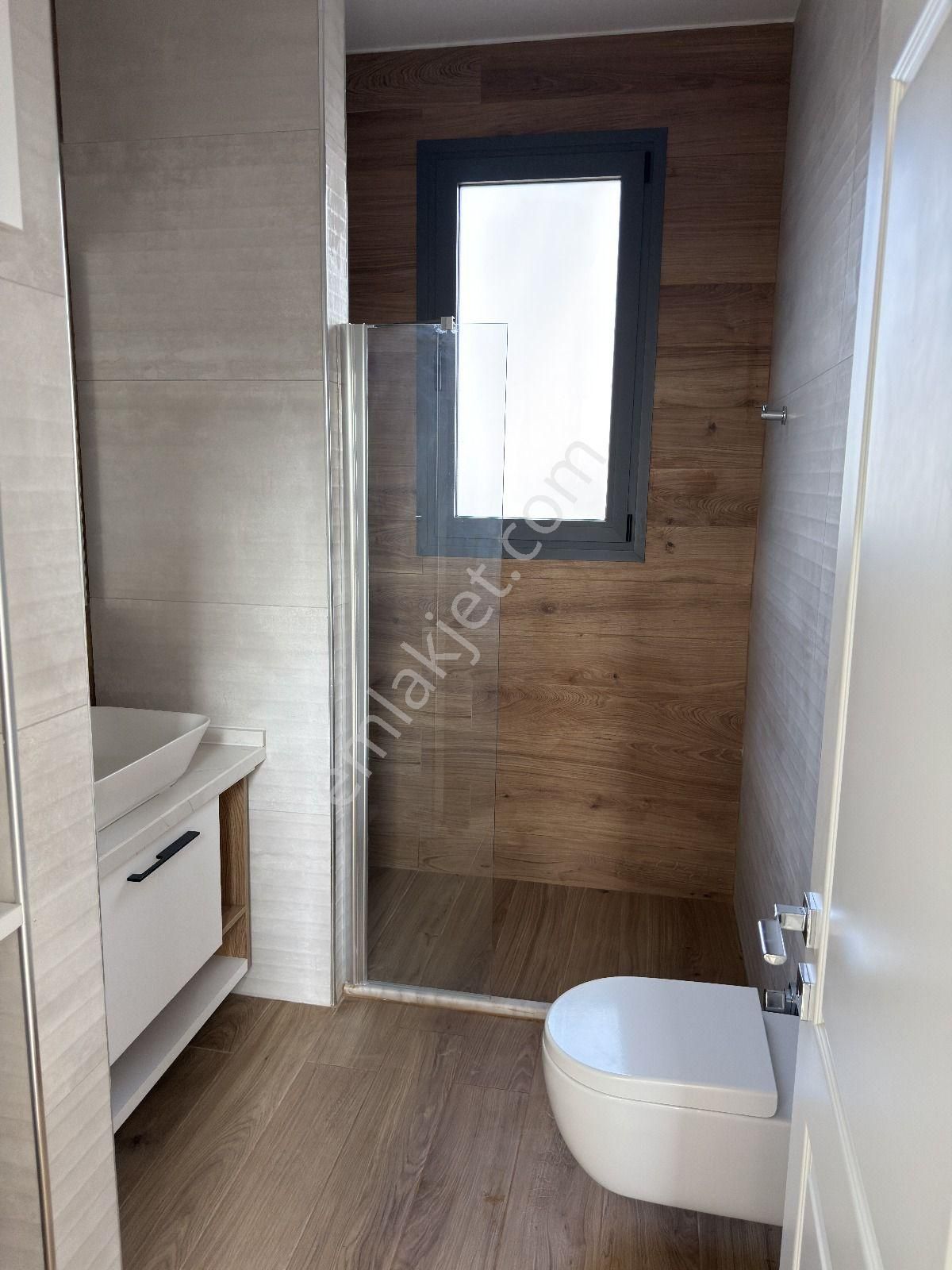 Yeniboğaziçin'de Dört Dörtlük 3+1 Villa - Görsel 15