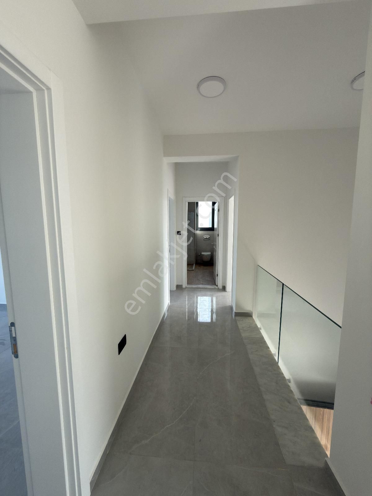 Yeniboğaziçin'de Dört Dörtlük 3+1 Villa - Görsel 12
