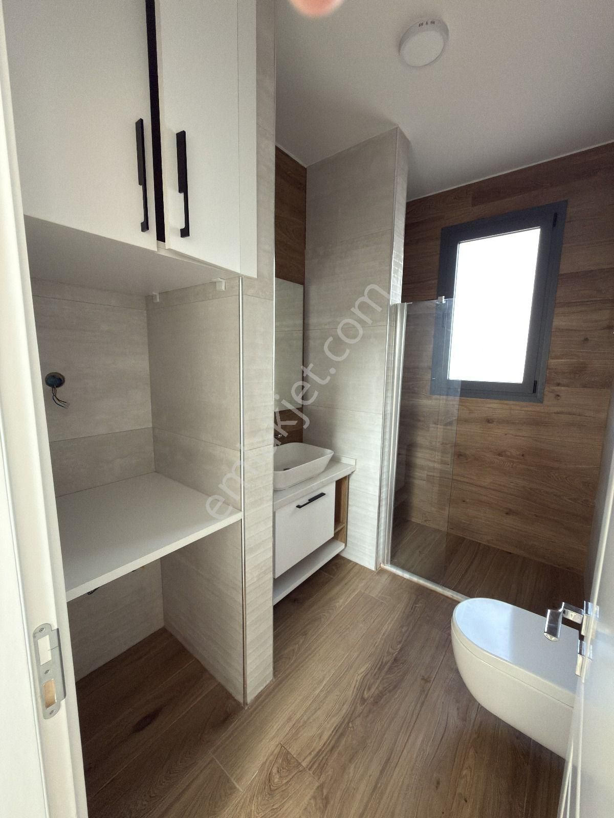 Yeniboğaziçin'de Dört Dörtlük 3+1 Villa - Görsel 19
