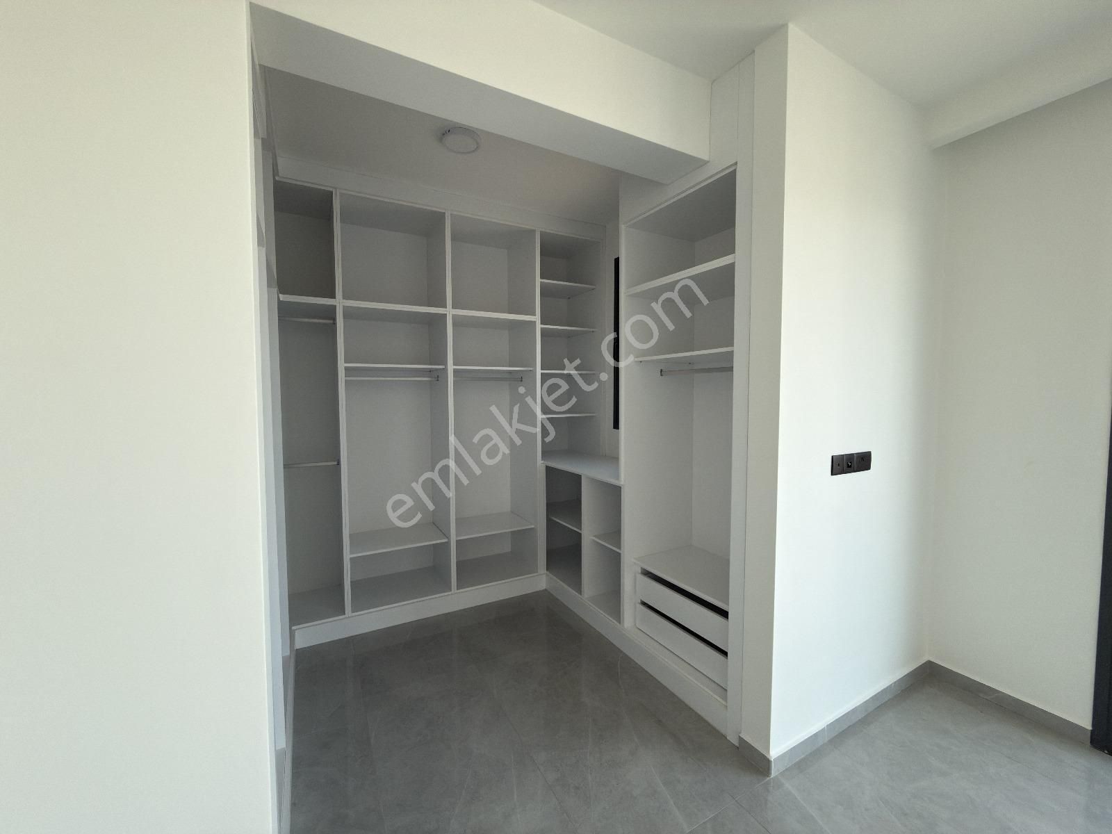 Yeniboğaziçin'de Dört Dörtlük 3+1 Villa - Görsel 14