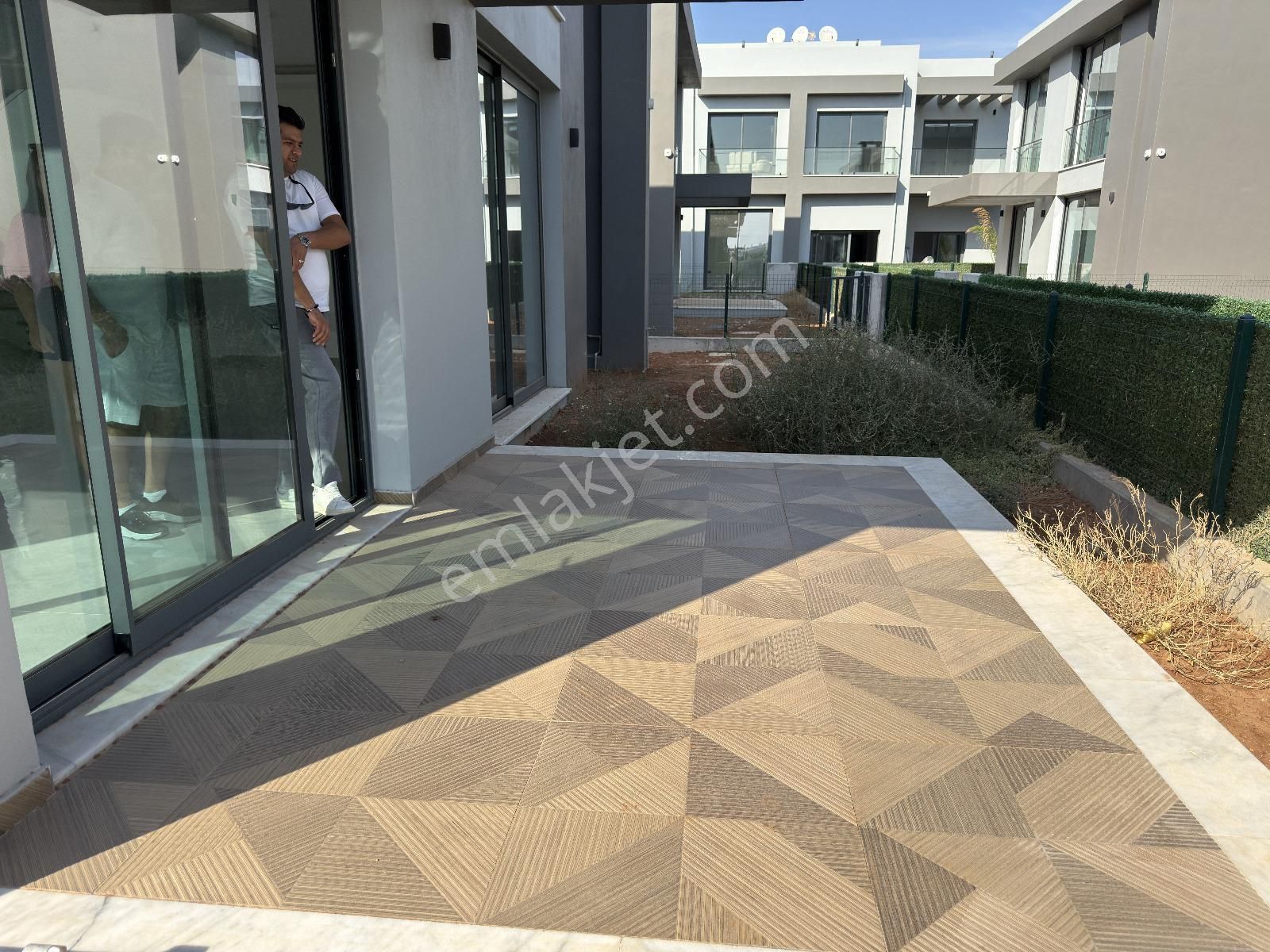 Yeniboğaziçin'de Dört Dörtlük 3+1 Villa - Görsel 21