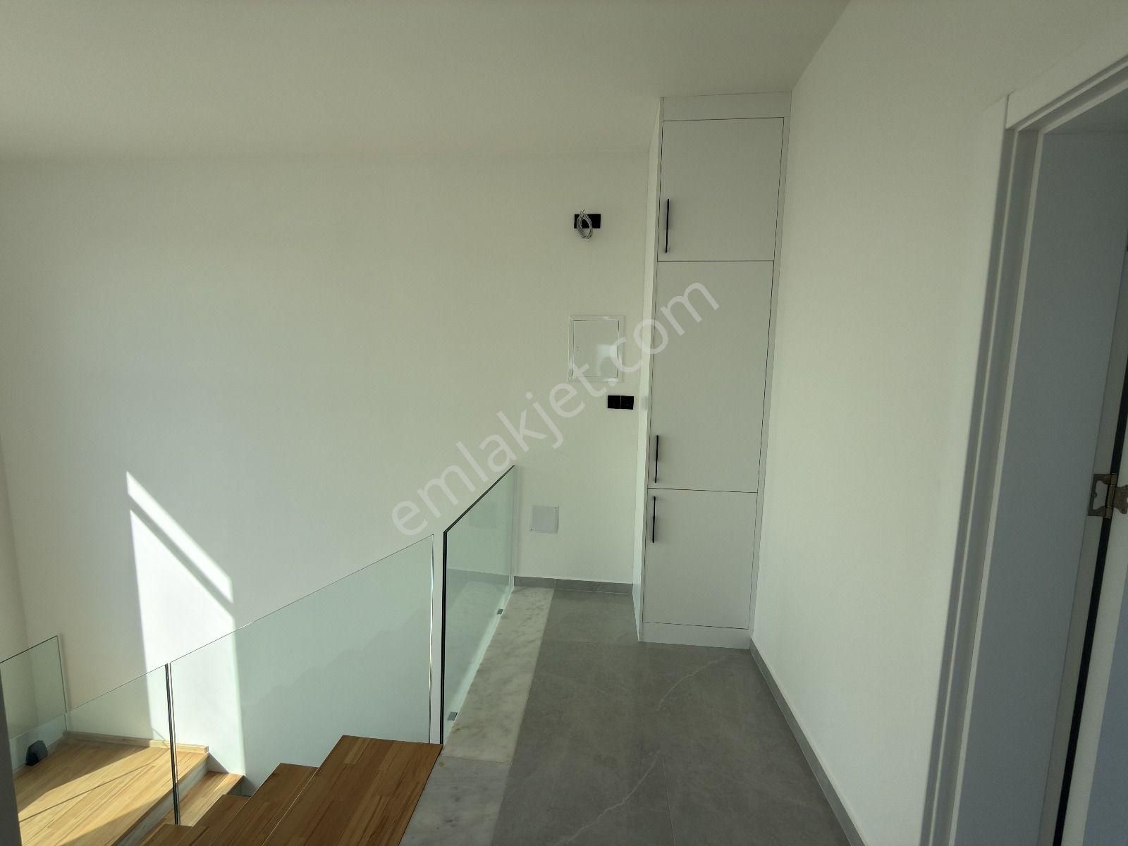 Yeniboğaziçin'de Dört Dörtlük 3+1 Villa - Görsel 16