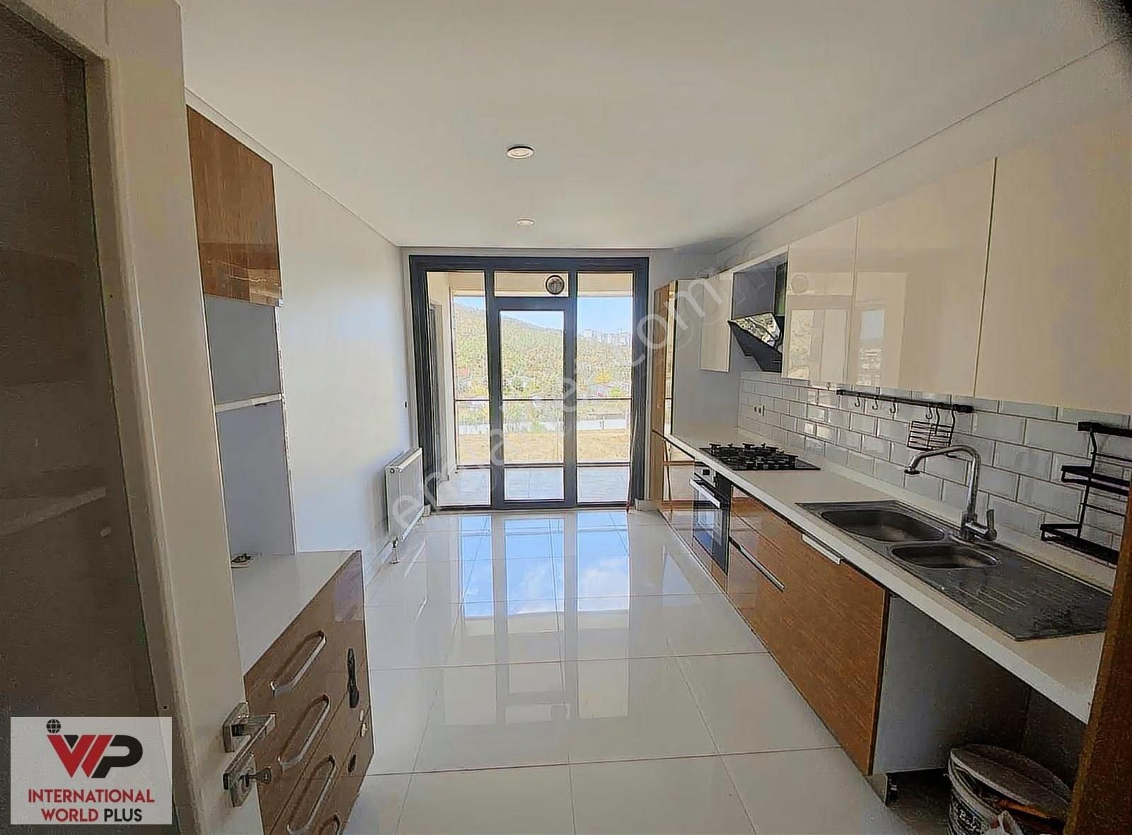 360 Kurtköy 'de Taşınmaya Hazır Kiralık 4.5+1 - Görsel 2